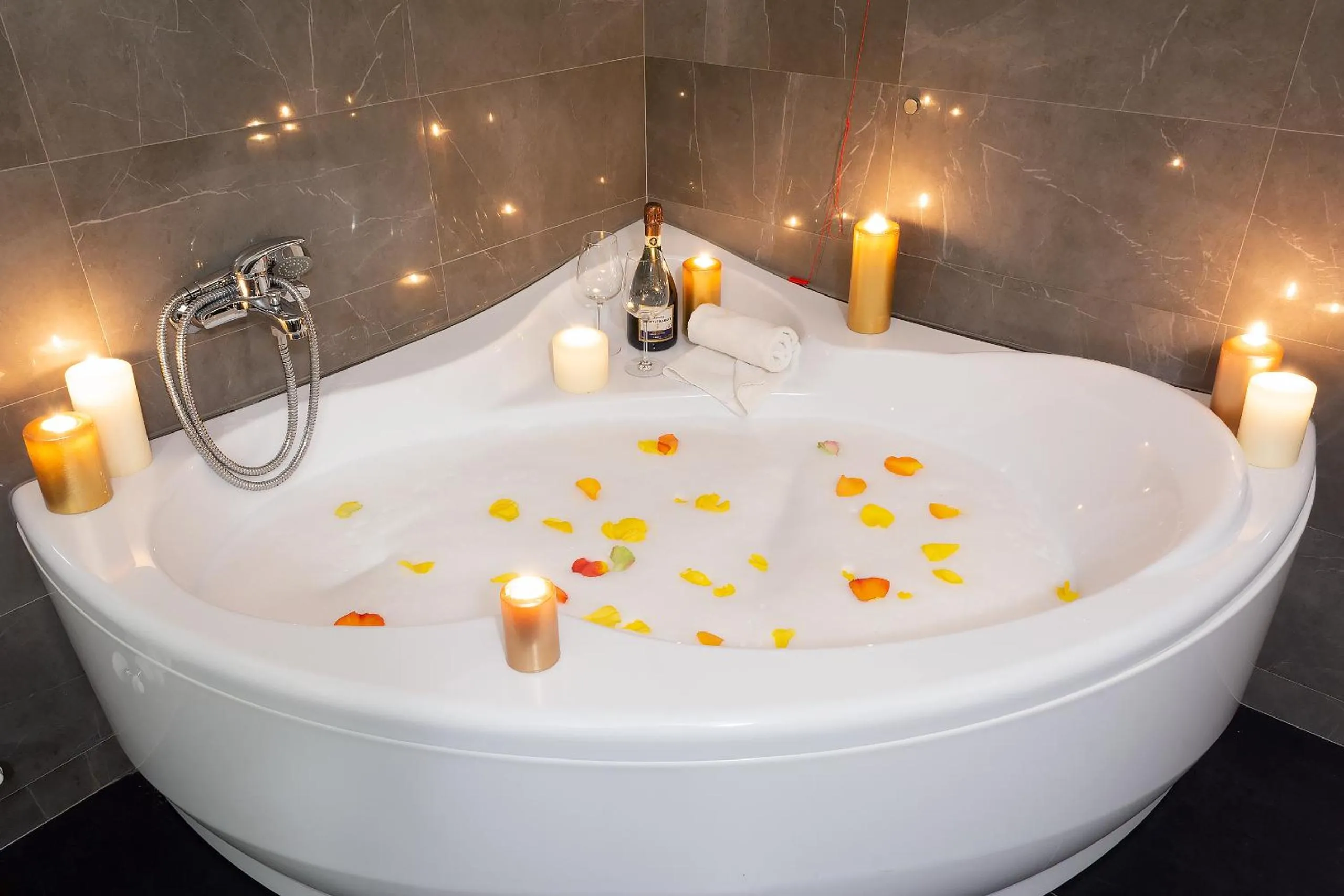 Hot Tub in Grand Hotel Impero - Wellness & Exclusive SPA