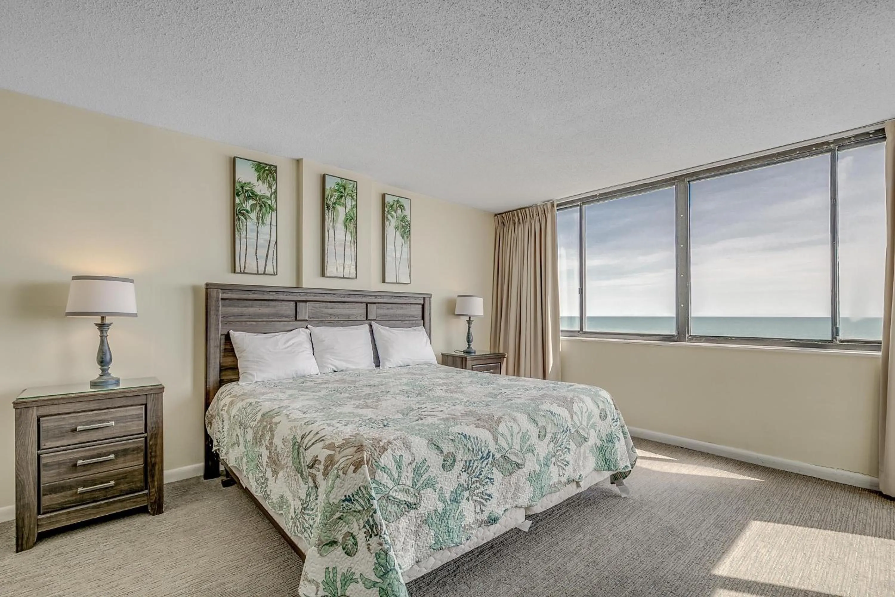 Bed in Carolina Dunes Penthouse 702