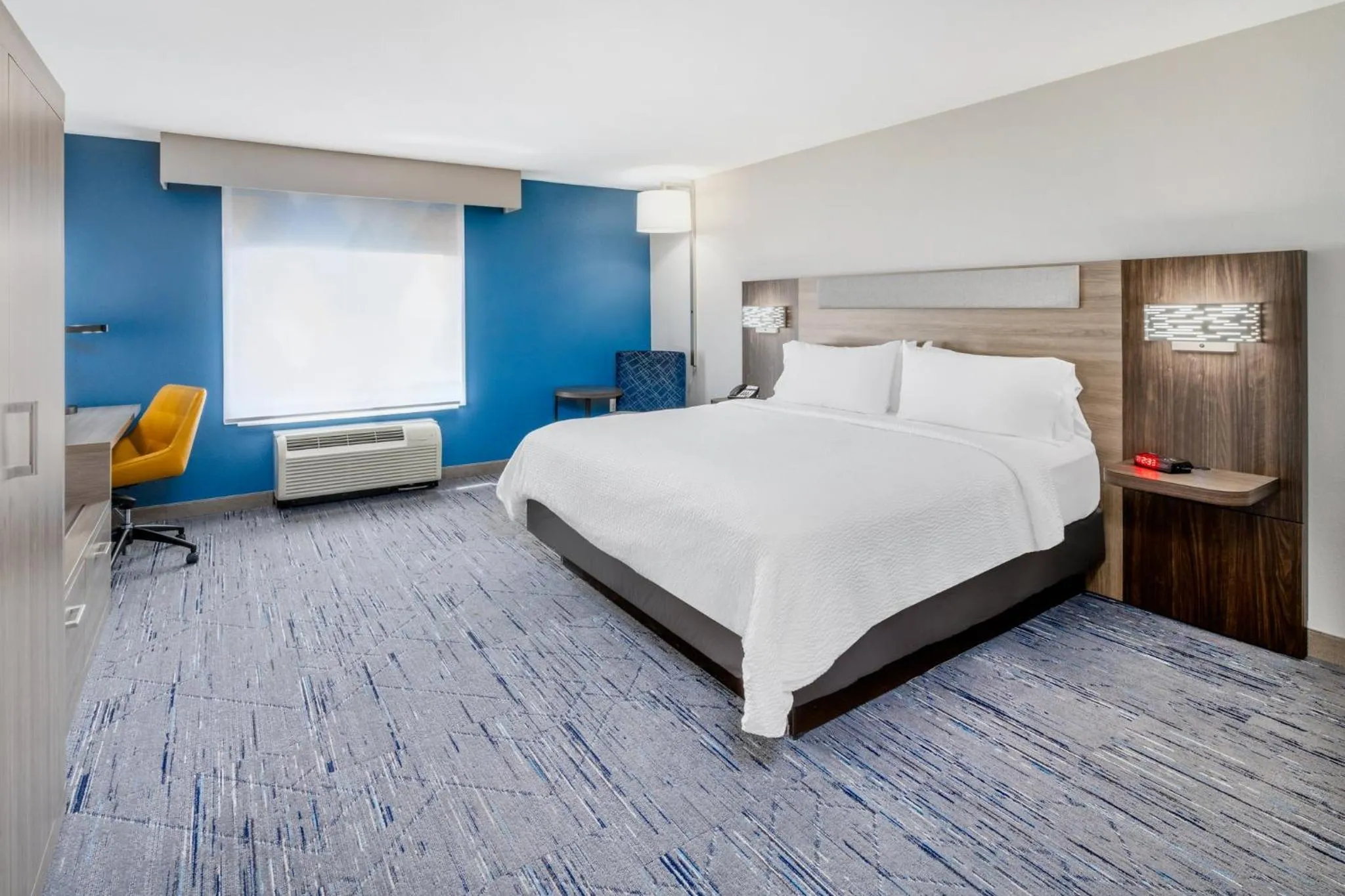 Photo of the whole room, Bed in Holiday Inn Express - Colorado Springs - First & Main by IHG