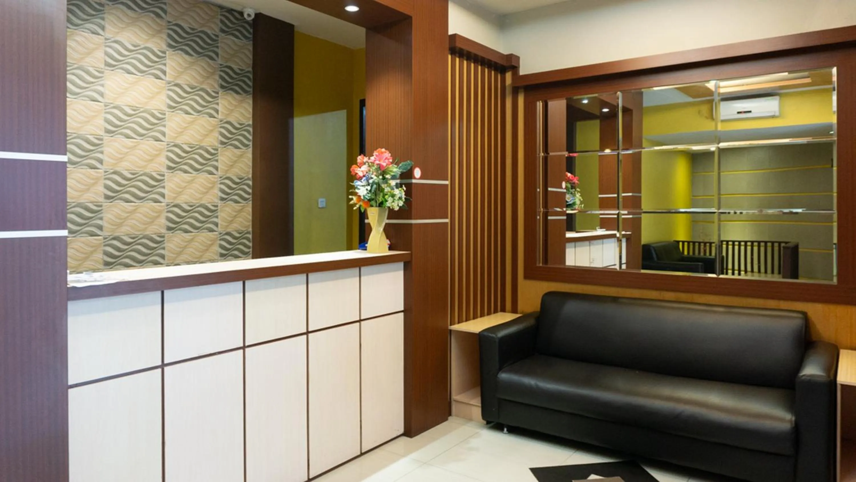 Facade/entrance in RedDoorz near Pelabuhan Jayapura