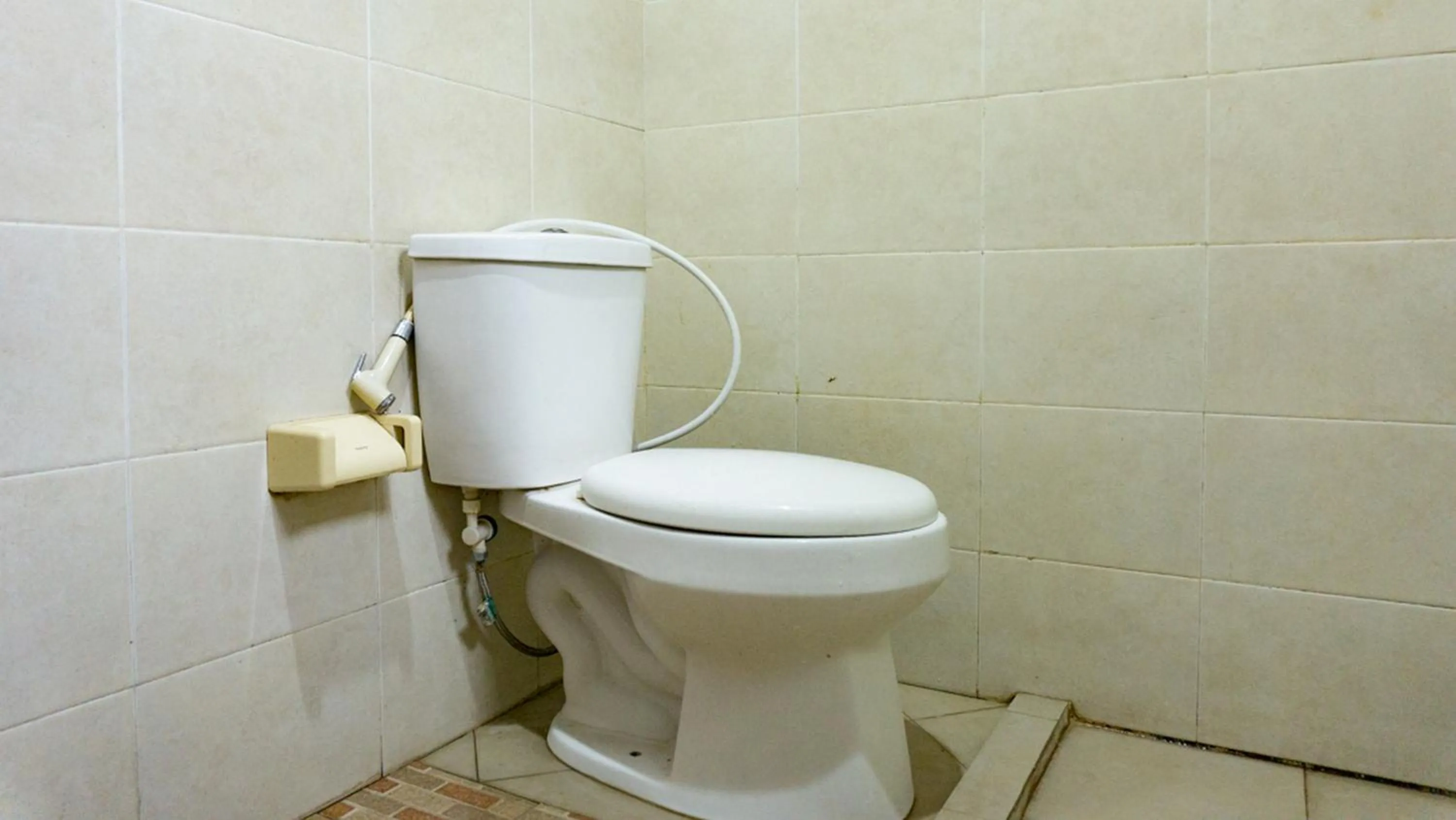 Bathroom in RedDoorz near Pelabuhan Jayapura