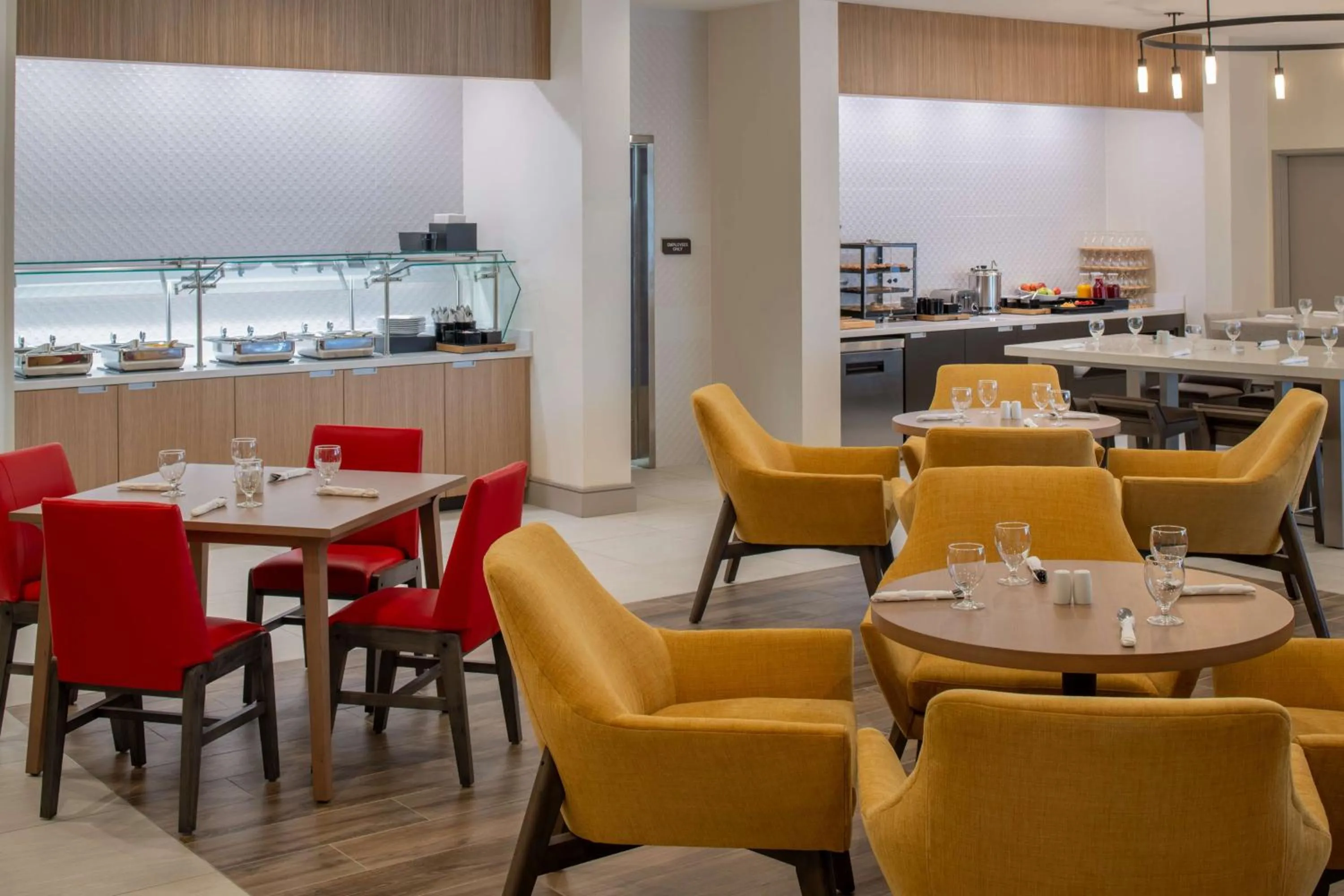 Restaurant/places to eat in Hilton Garden Inn Tacoma Downtown