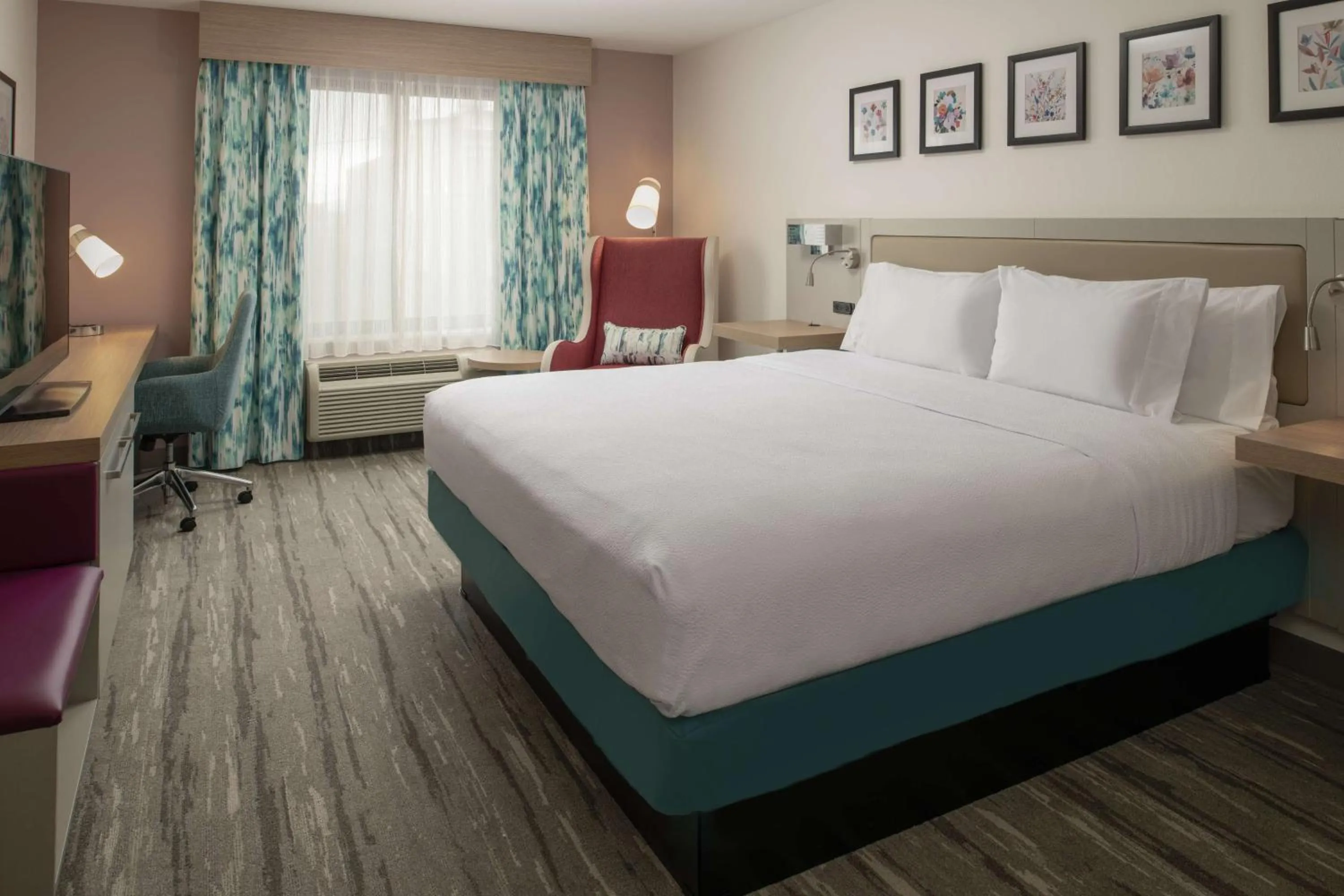 Bed in Hilton Garden Inn Tacoma Downtown