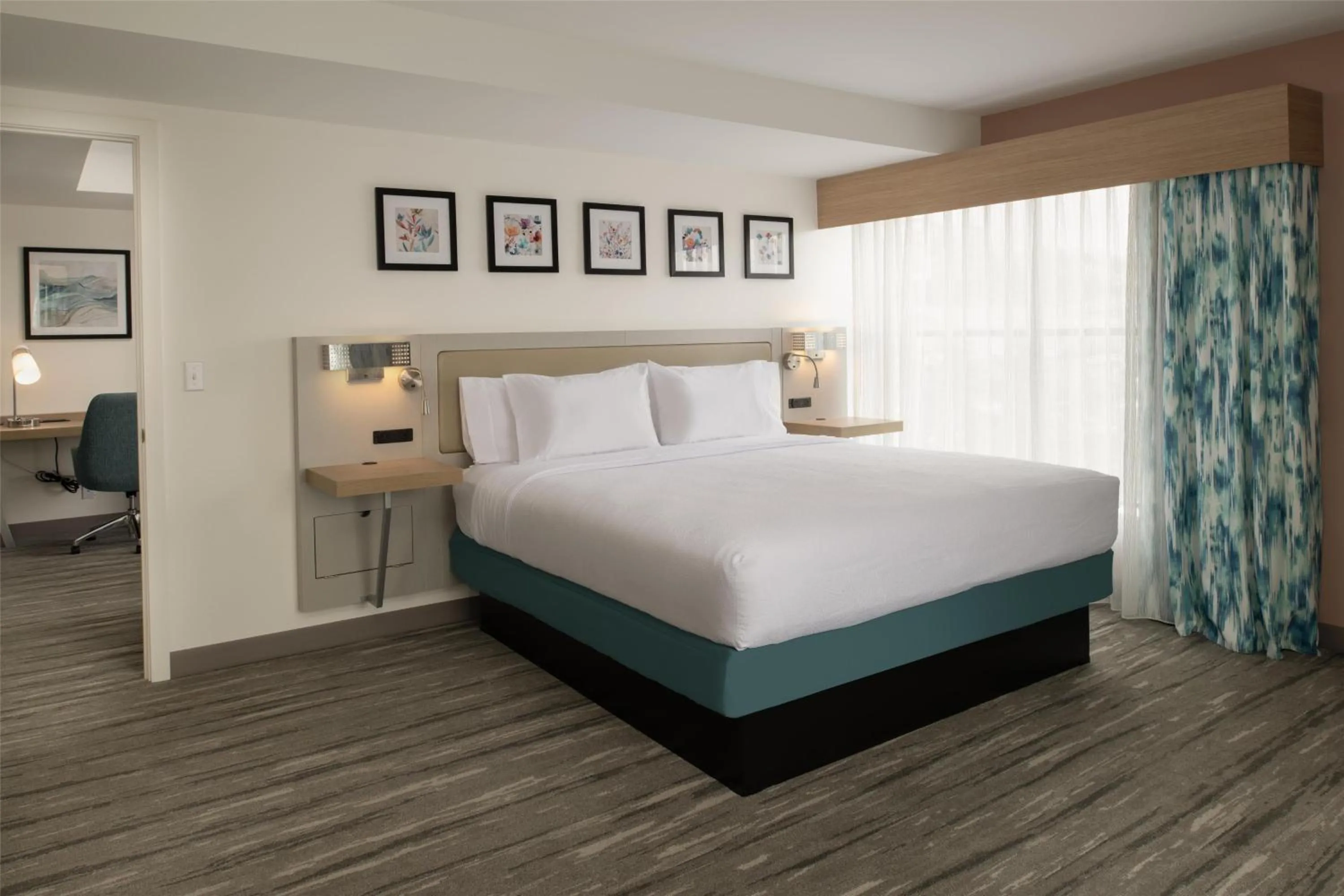 Bed in Hilton Garden Inn Tacoma Downtown