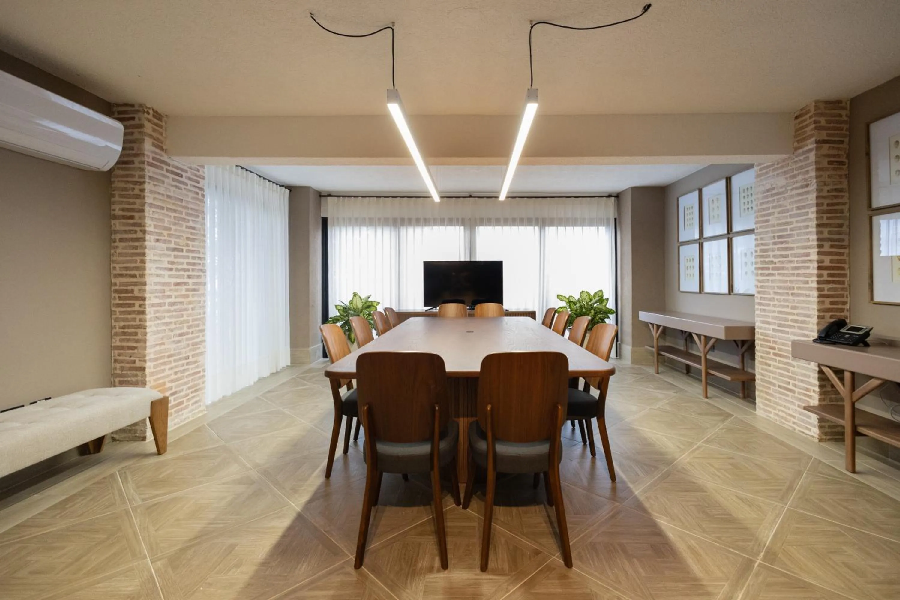 TV and multimedia in Camp David Ranch