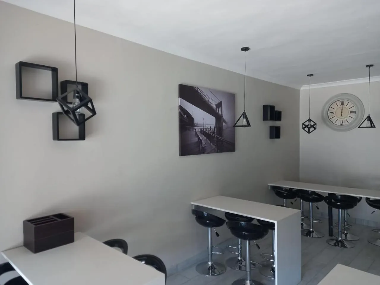 Communal lounge/ TV room in Up21 Guest House