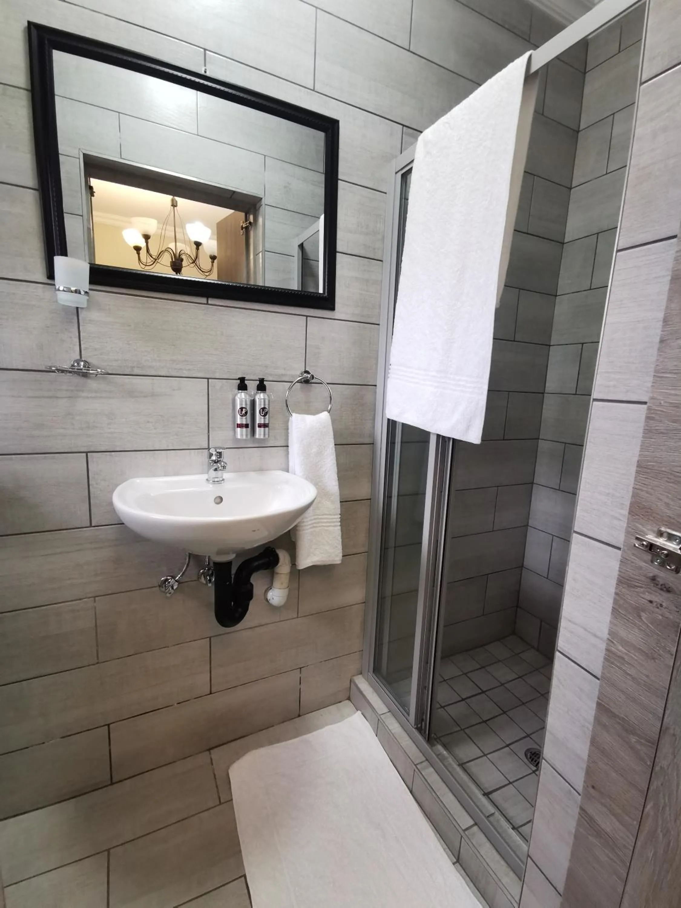 Shower in Up21 Guest House