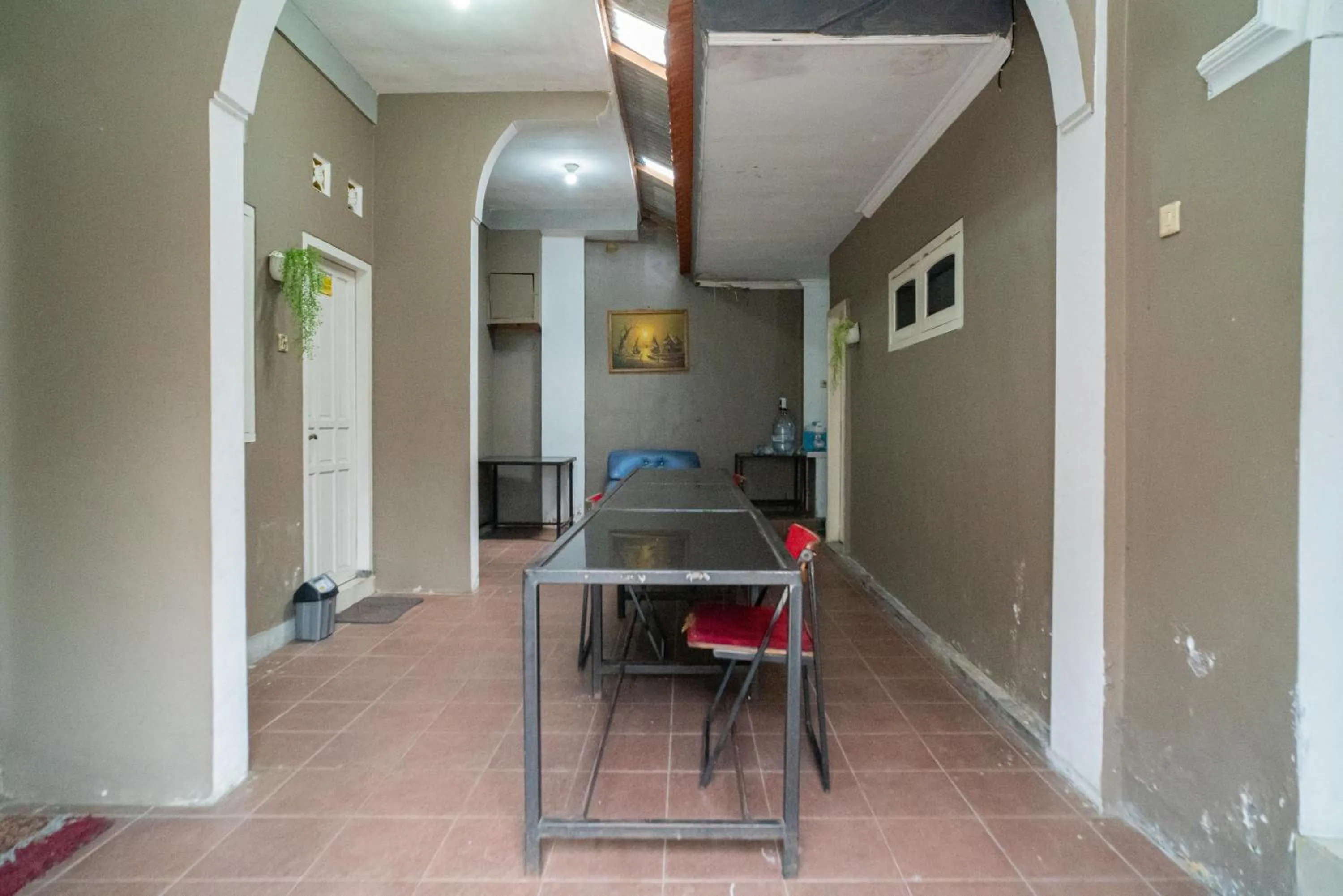 Dining area in RedDoorz at Oro Oro Ombo Batu