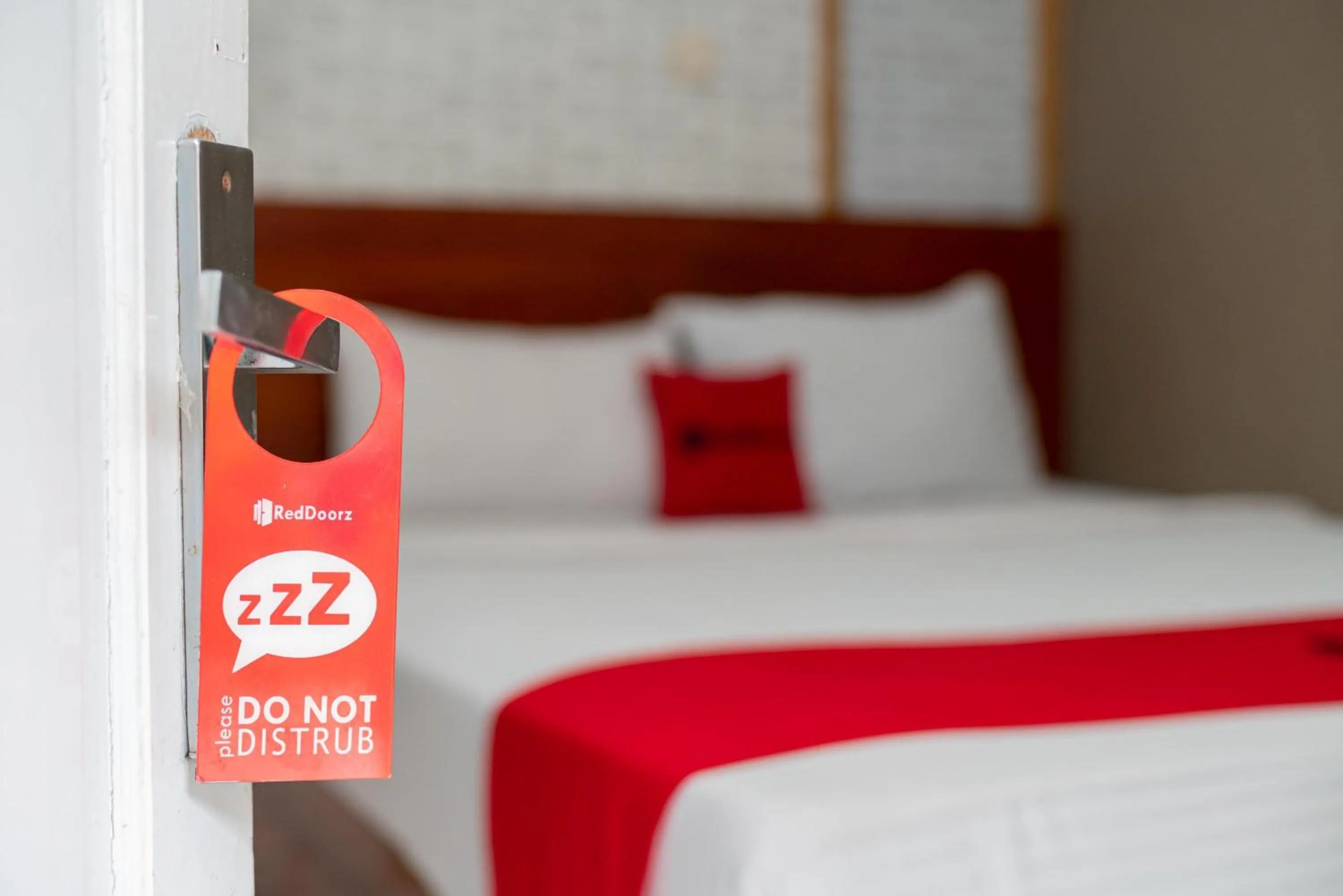 Bedroom, Bed in RedDoorz at Oro Oro Ombo Batu