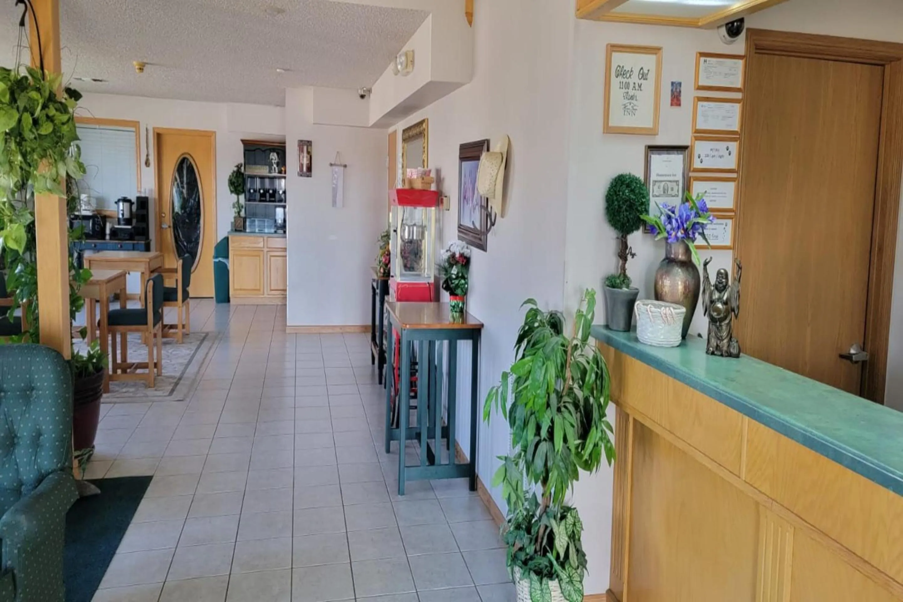 Lobby or reception in HomeTown Inn By OYO Texhoma, OK