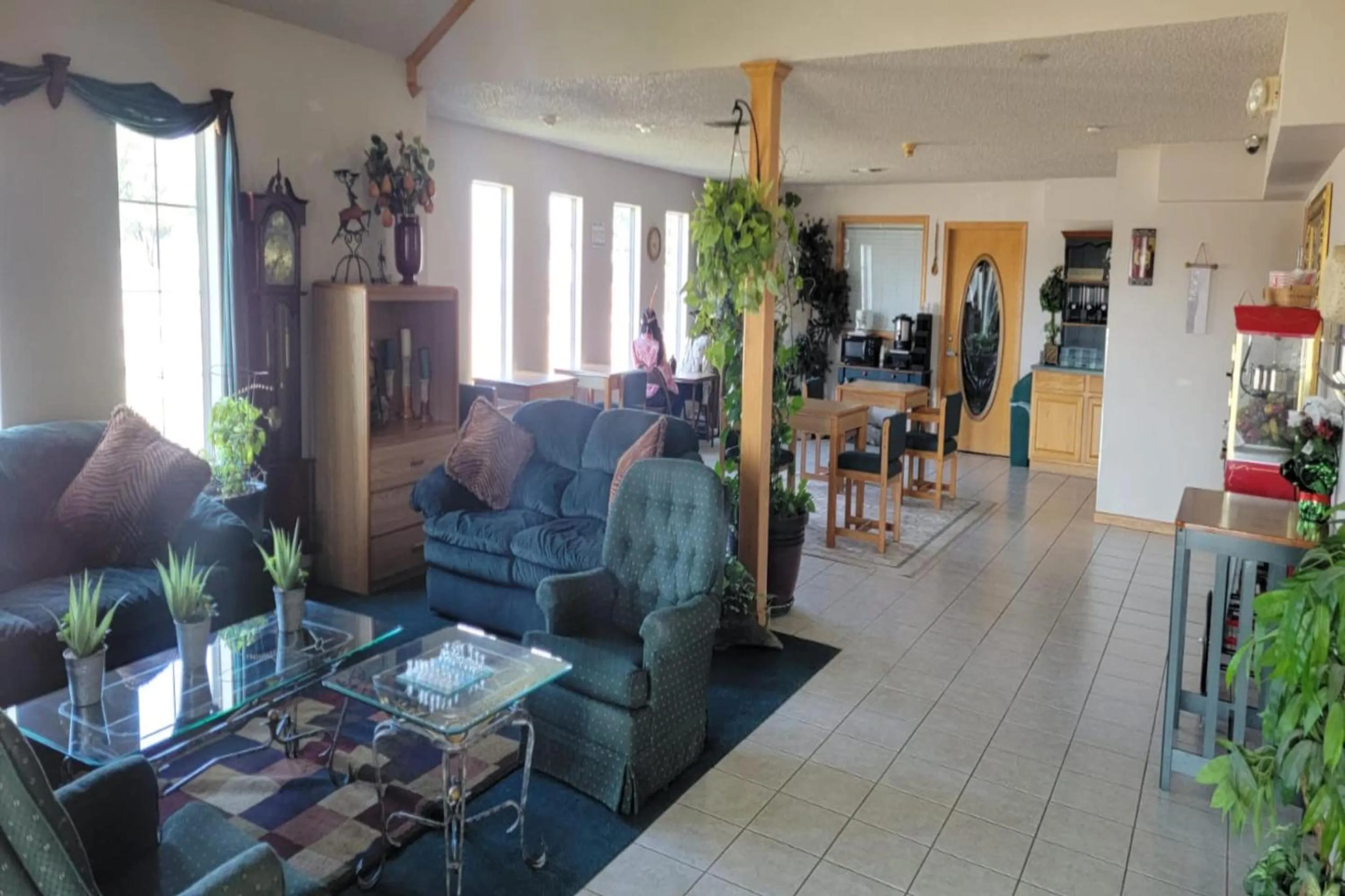 Lobby or reception in HomeTown Inn By OYO Texhoma, OK