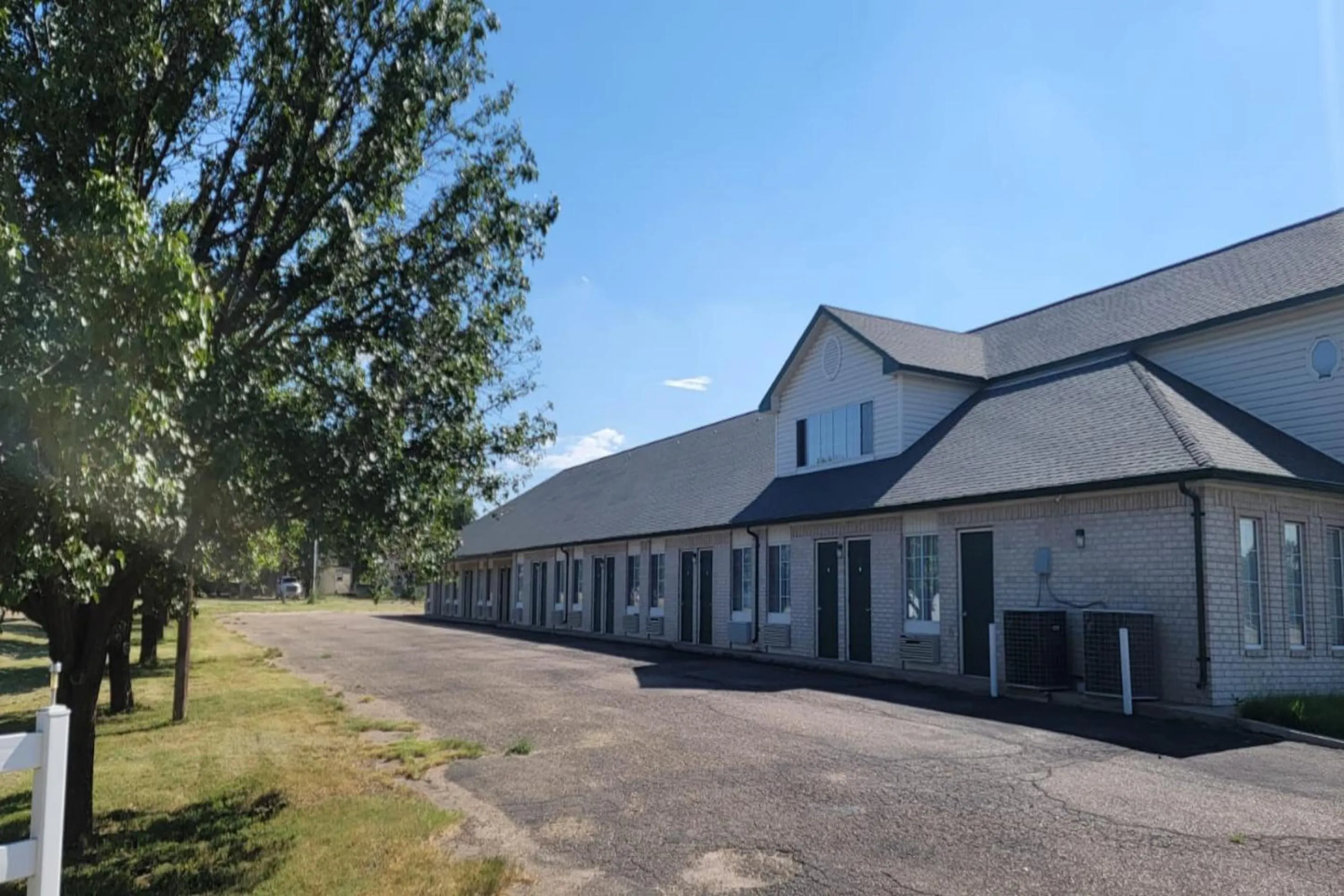Facade/entrance in HomeTown Inn By OYO Texhoma, OK