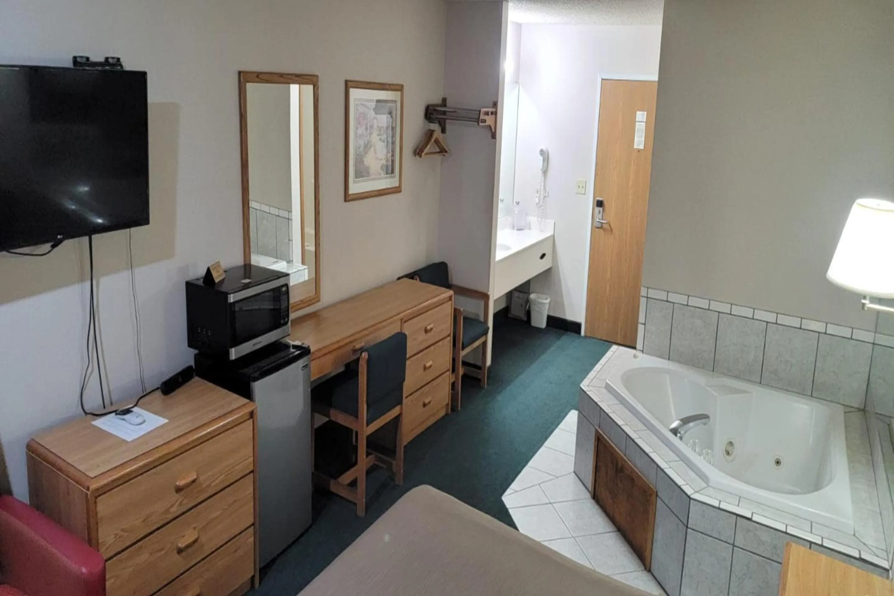 Bedroom in HomeTown Inn By OYO Texhoma, OK