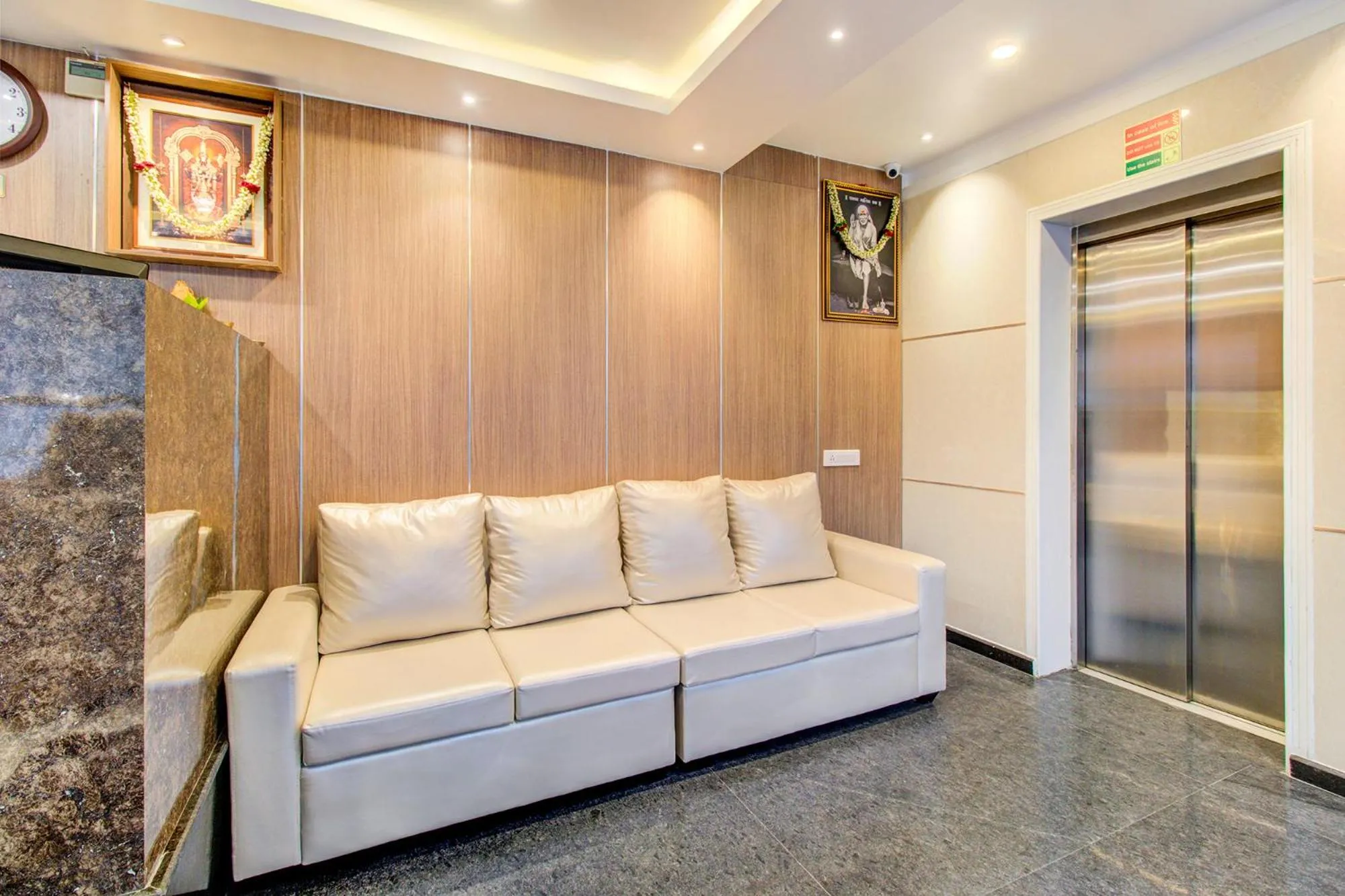 Lobby or reception in FabHotel The Royal Suites - Nr Gopalan innovation mall