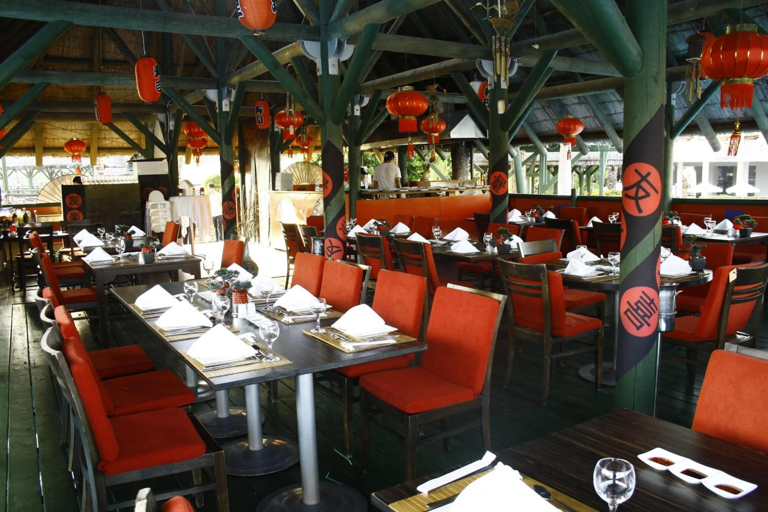 Restaurant/places to eat in AQI Pegasos World