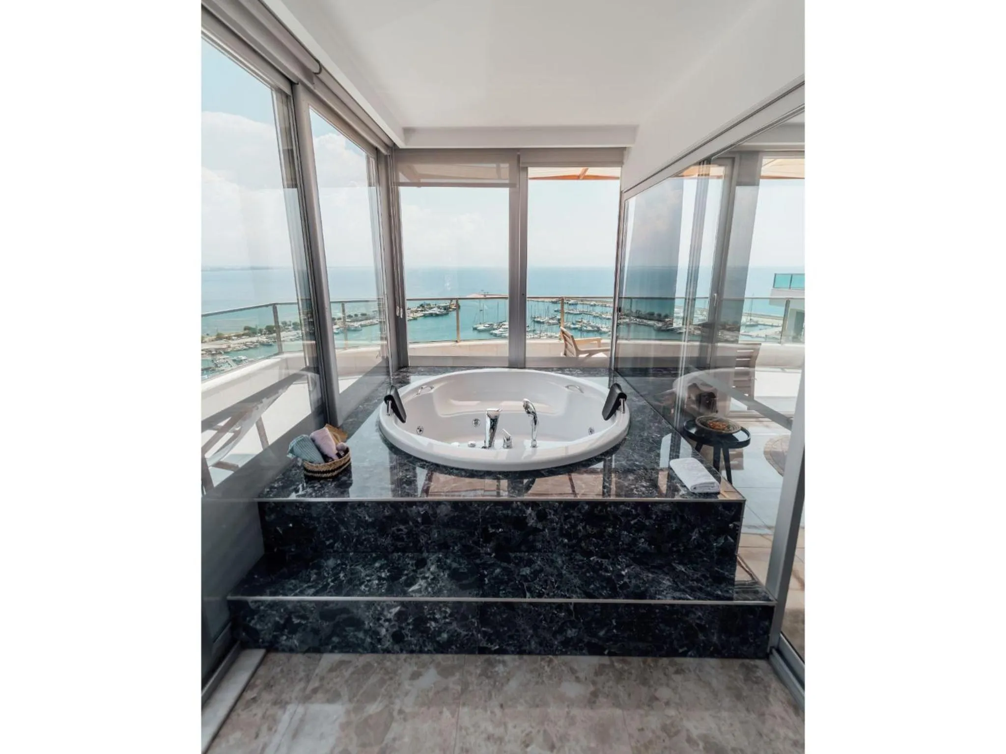 Hot Tub in Fortunella Suites