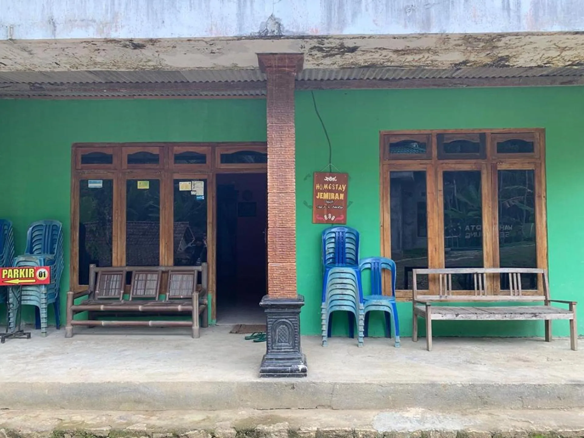 Facade/entrance in Homestay Jemiran