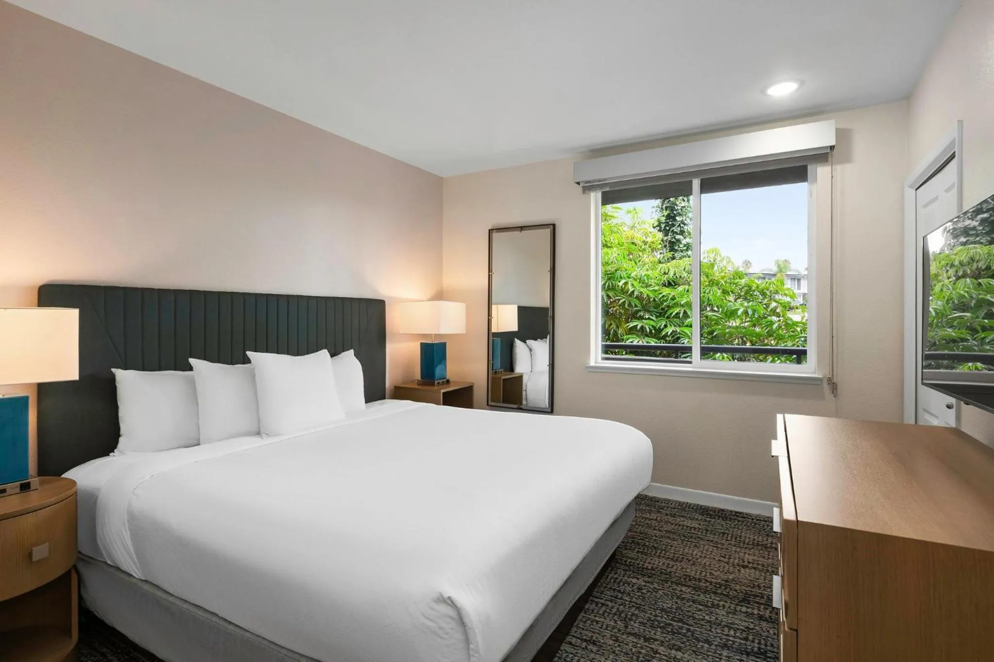 Bedroom, Bed in Worldmark Oceanside Harbor