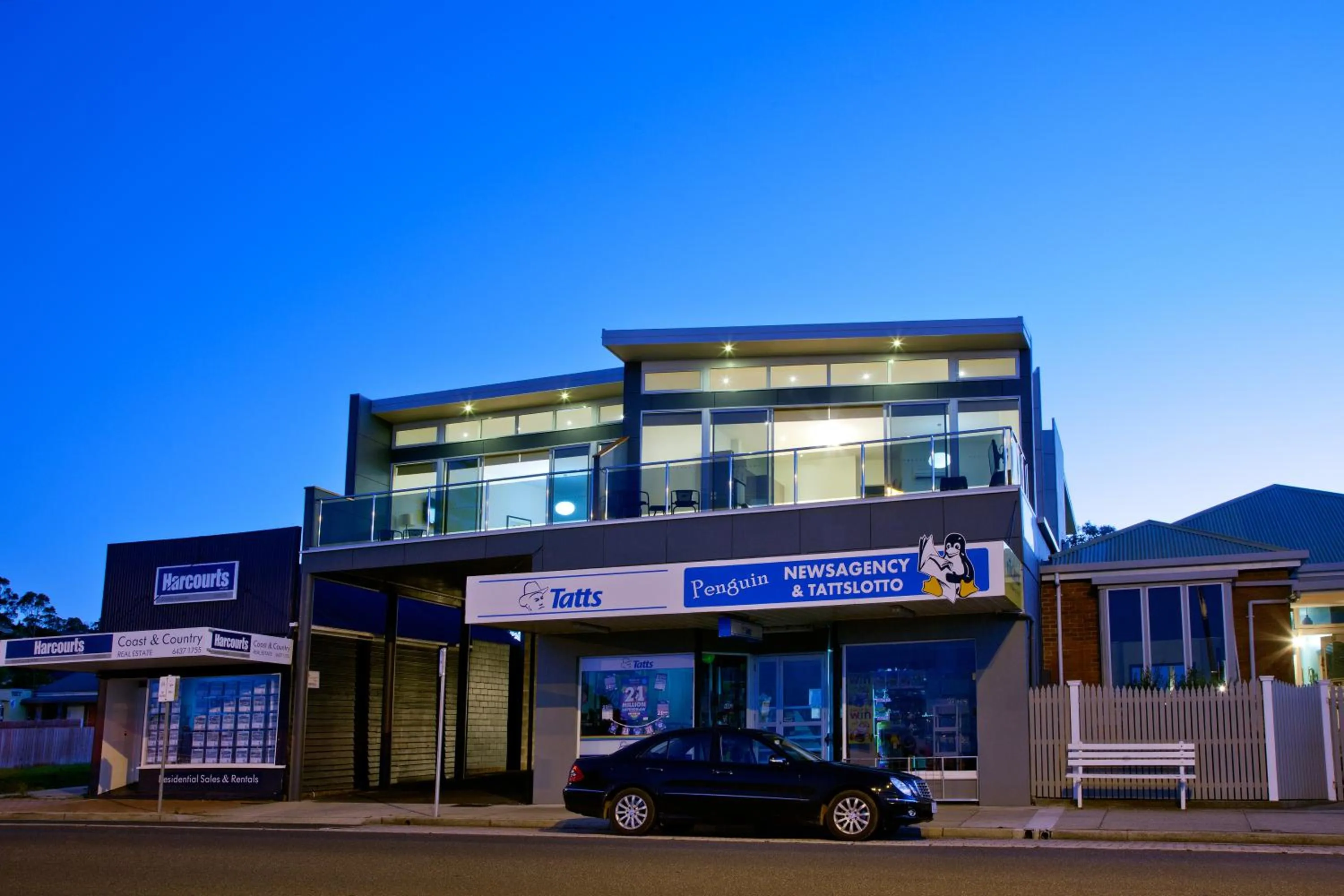 Facade/entrance in Penguin Waterfront Escape
