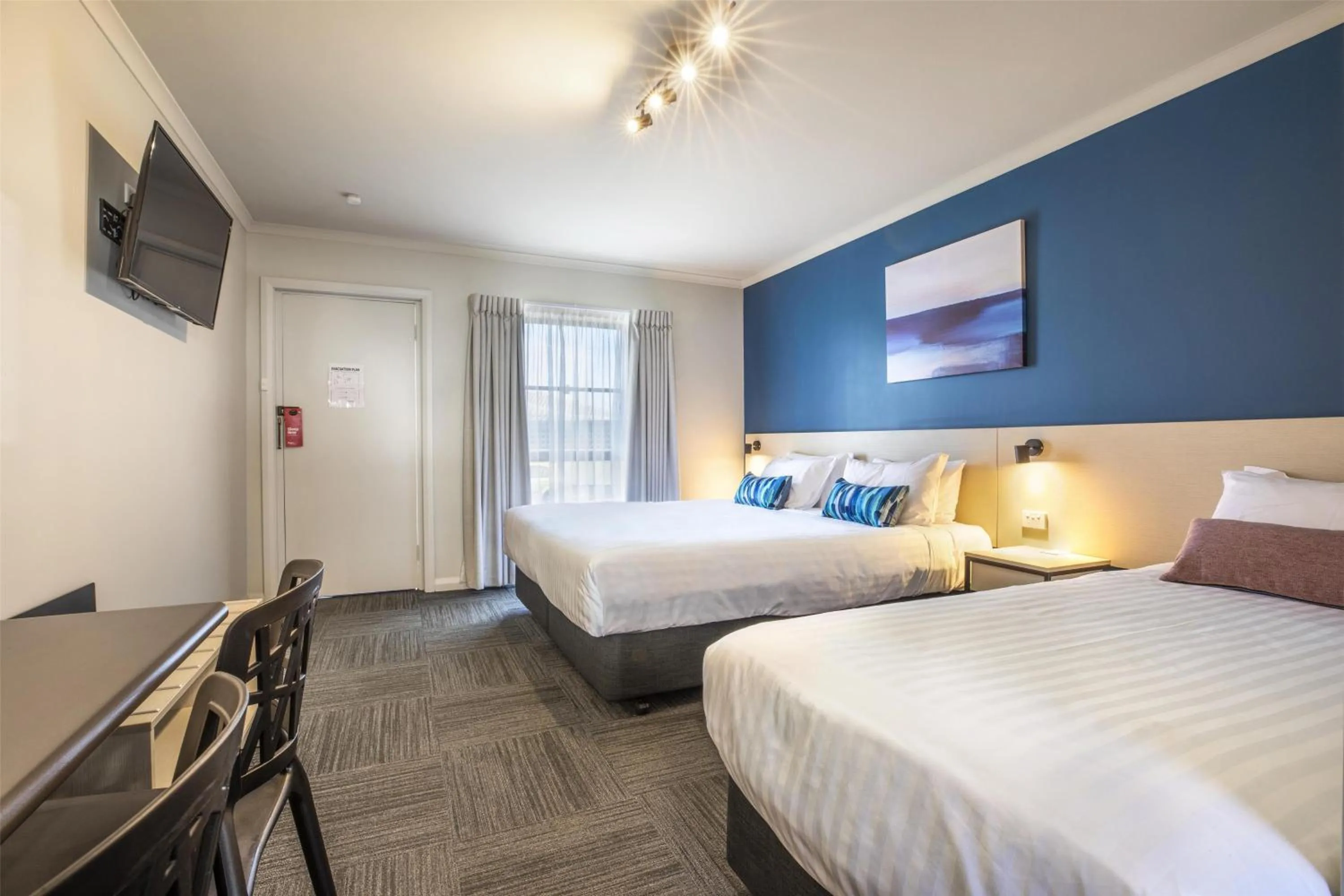 Bedroom, Bed in Nightcap at Riverside Hotel