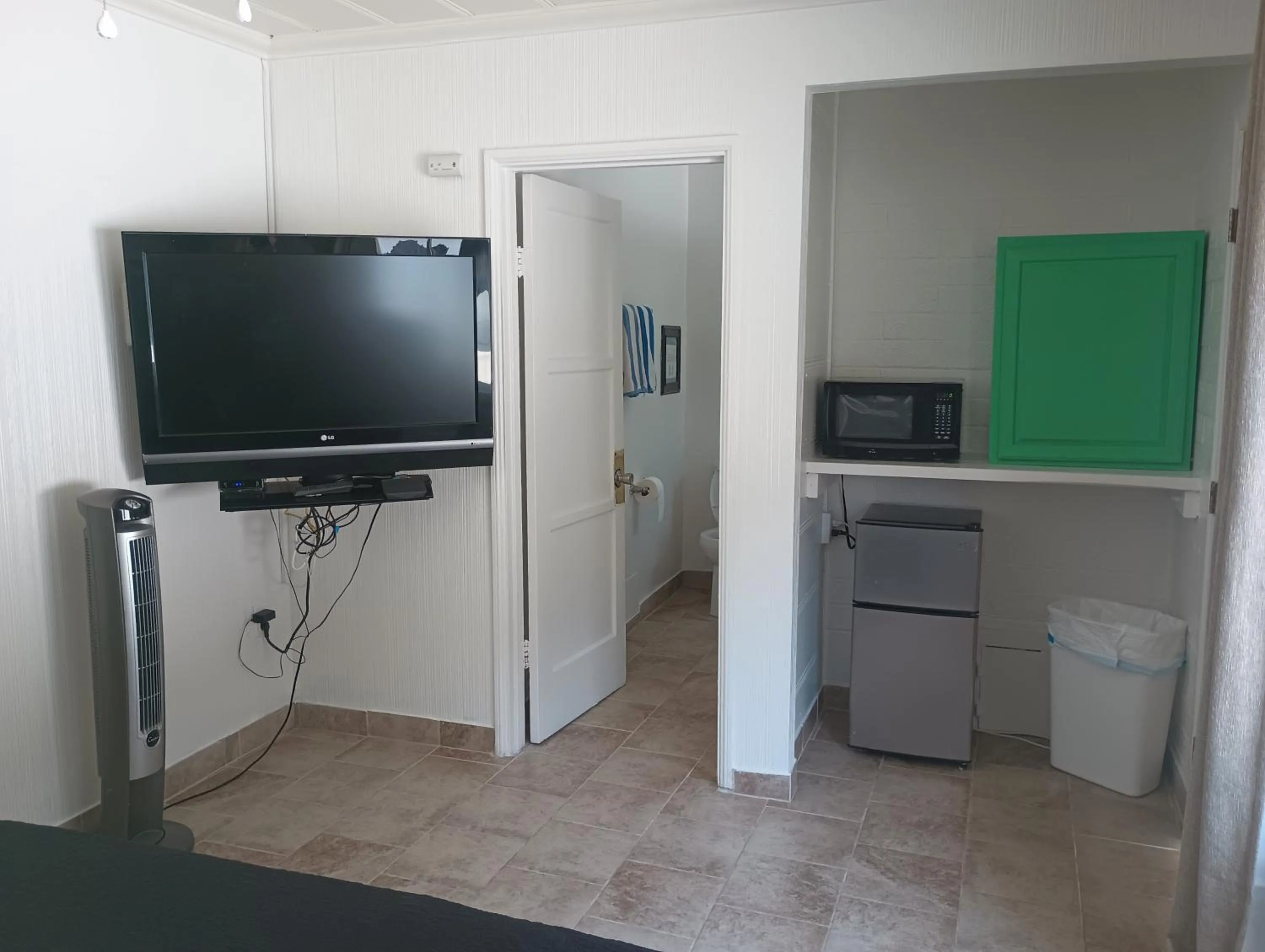 TV and multimedia in Oceana Boutique Hotel