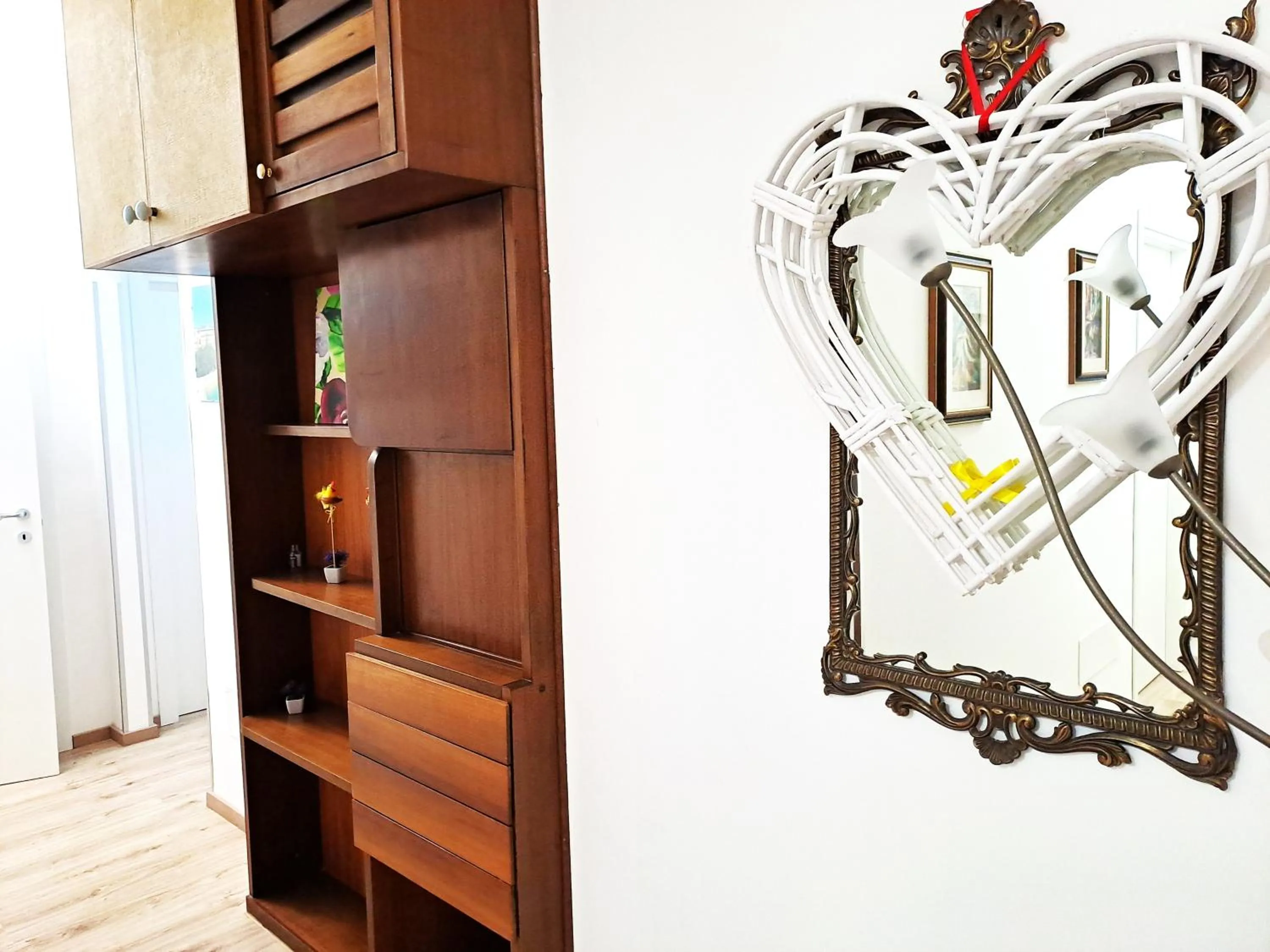 wardrobe in B&B SALLY