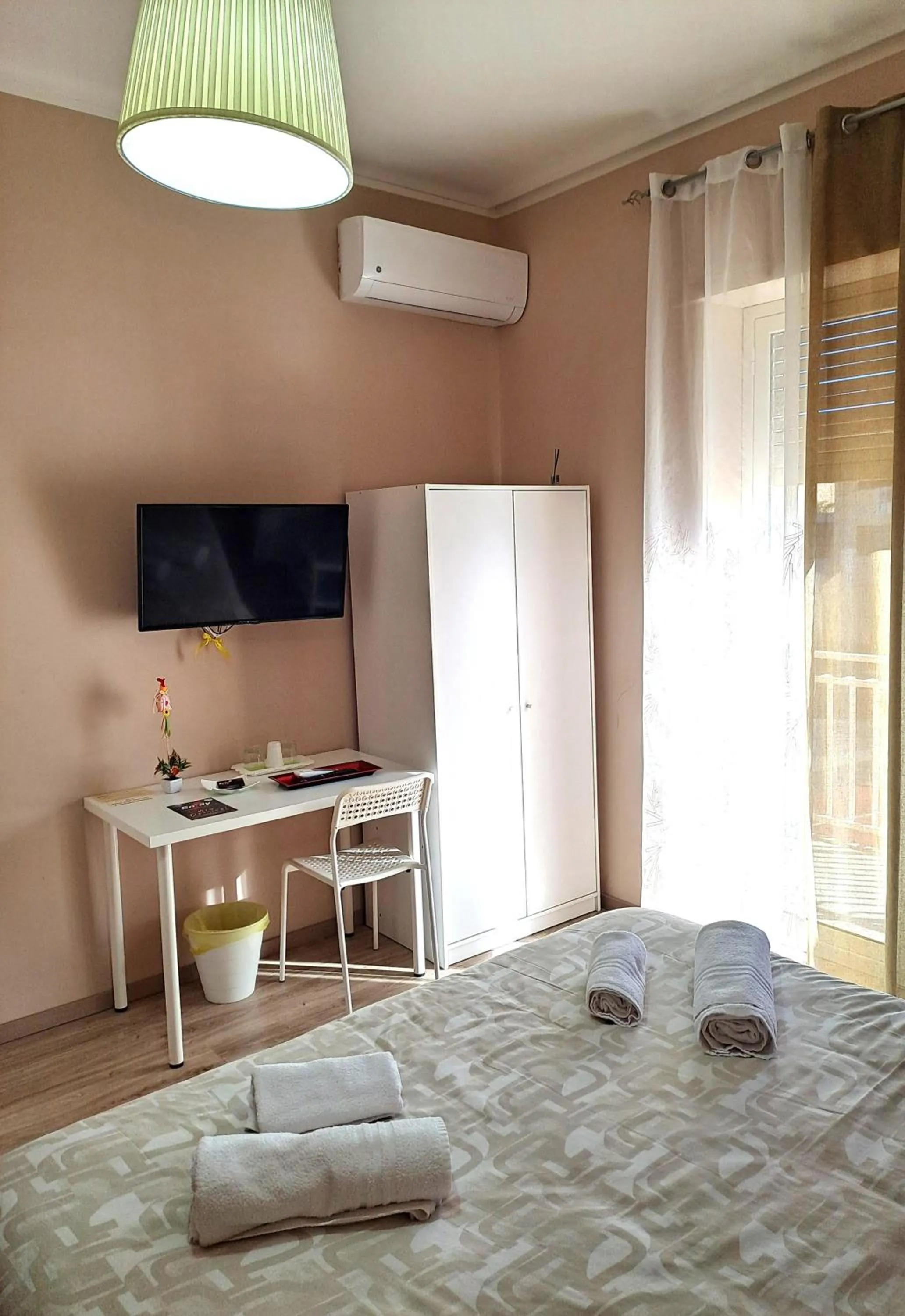 air conditioner, Bed in B&B SALLY