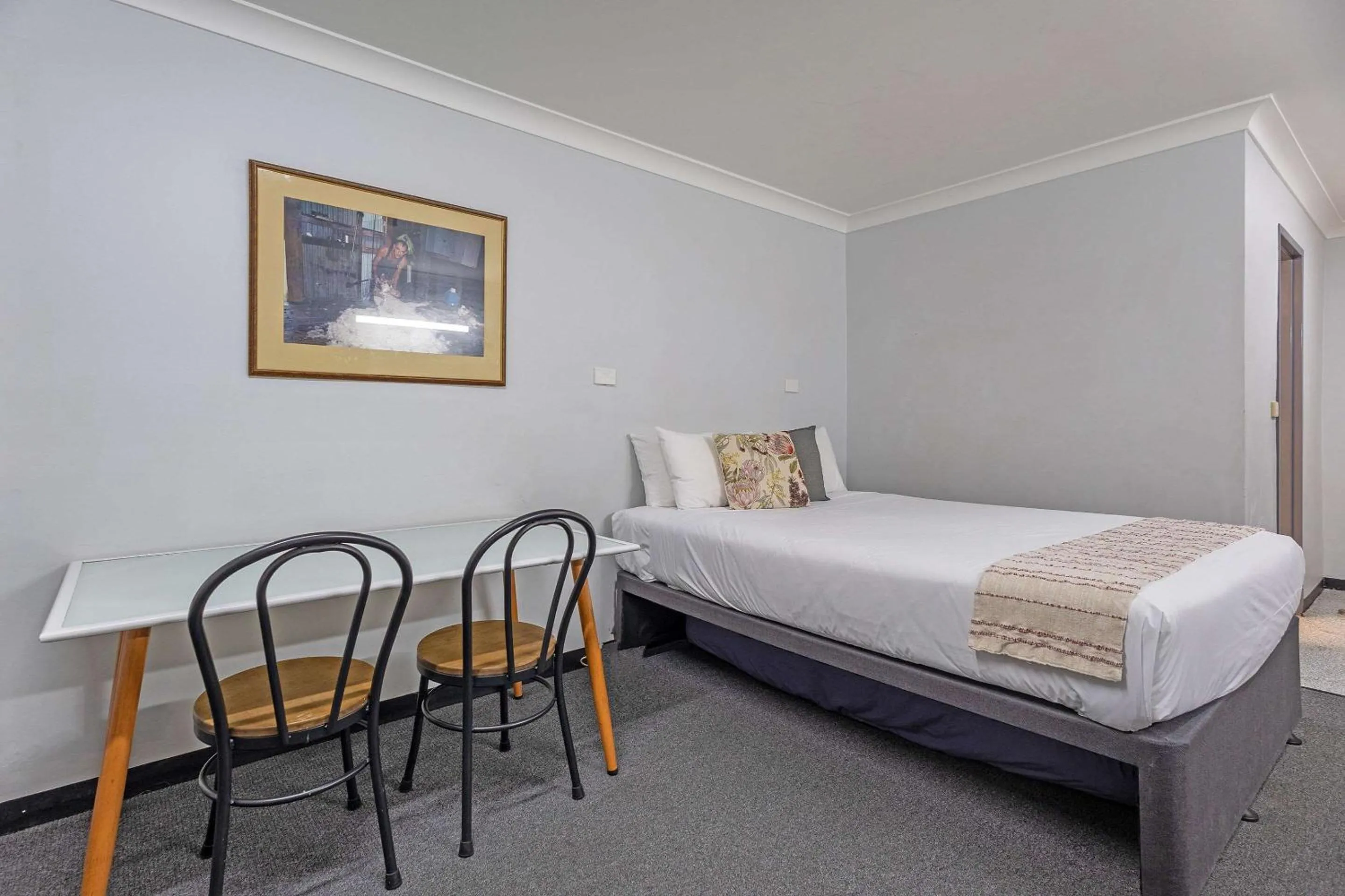 Bedroom, Bed in Shearing Shed Motor Inn