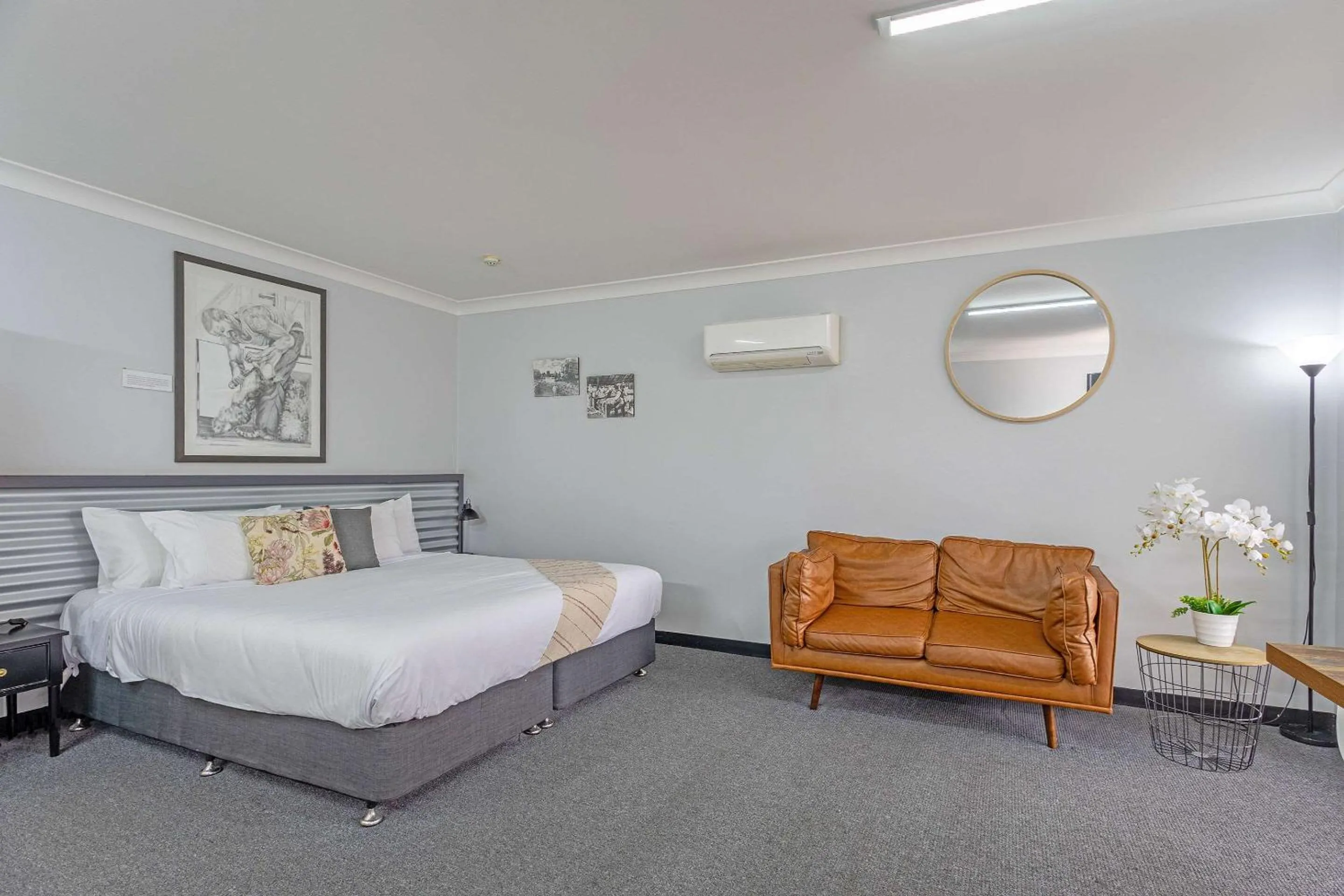 Bedroom, Bed in Shearing Shed Motor Inn