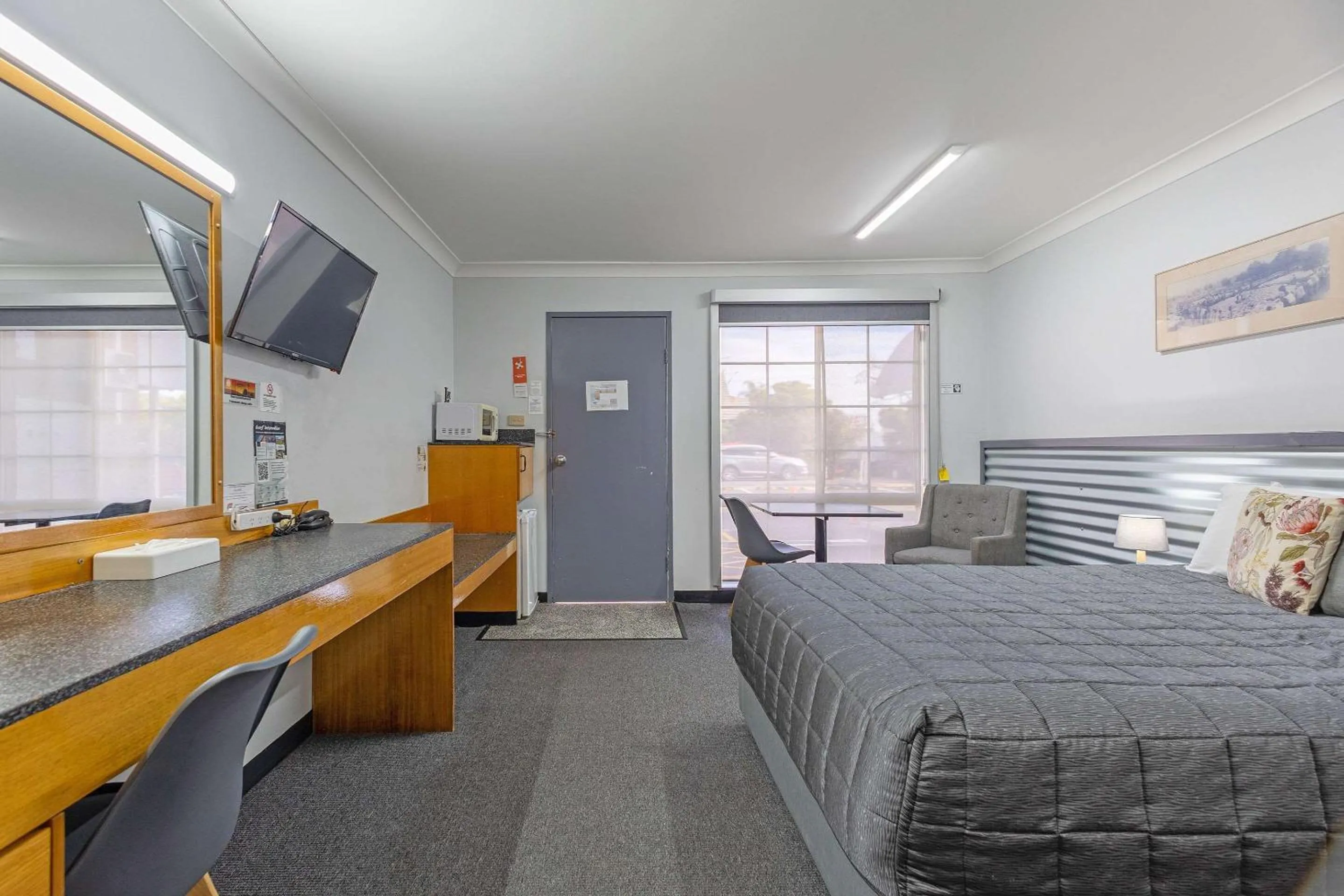 Bedroom, Bed in Shearing Shed Motor Inn