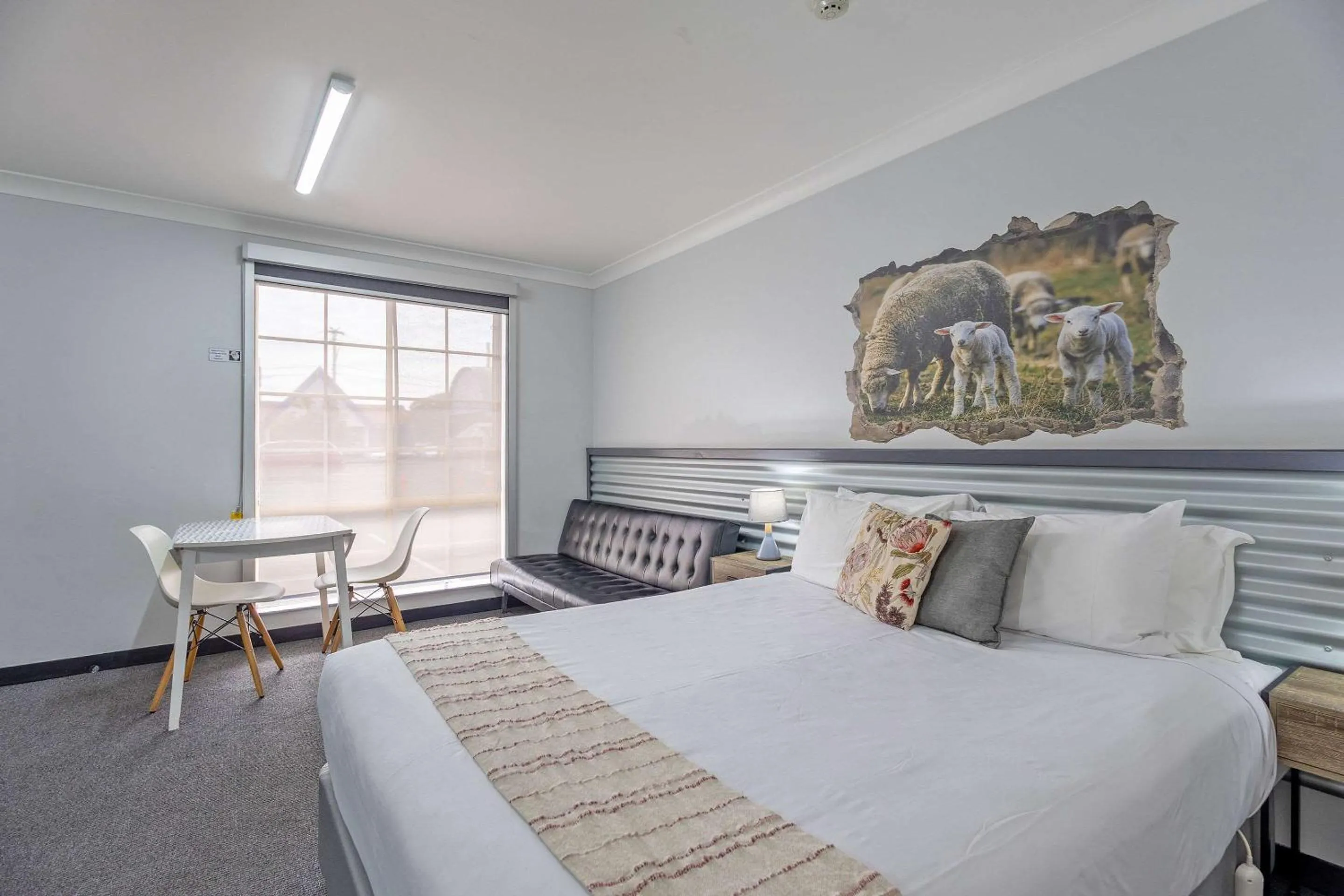 Bedroom, Bed in Shearing Shed Motor Inn