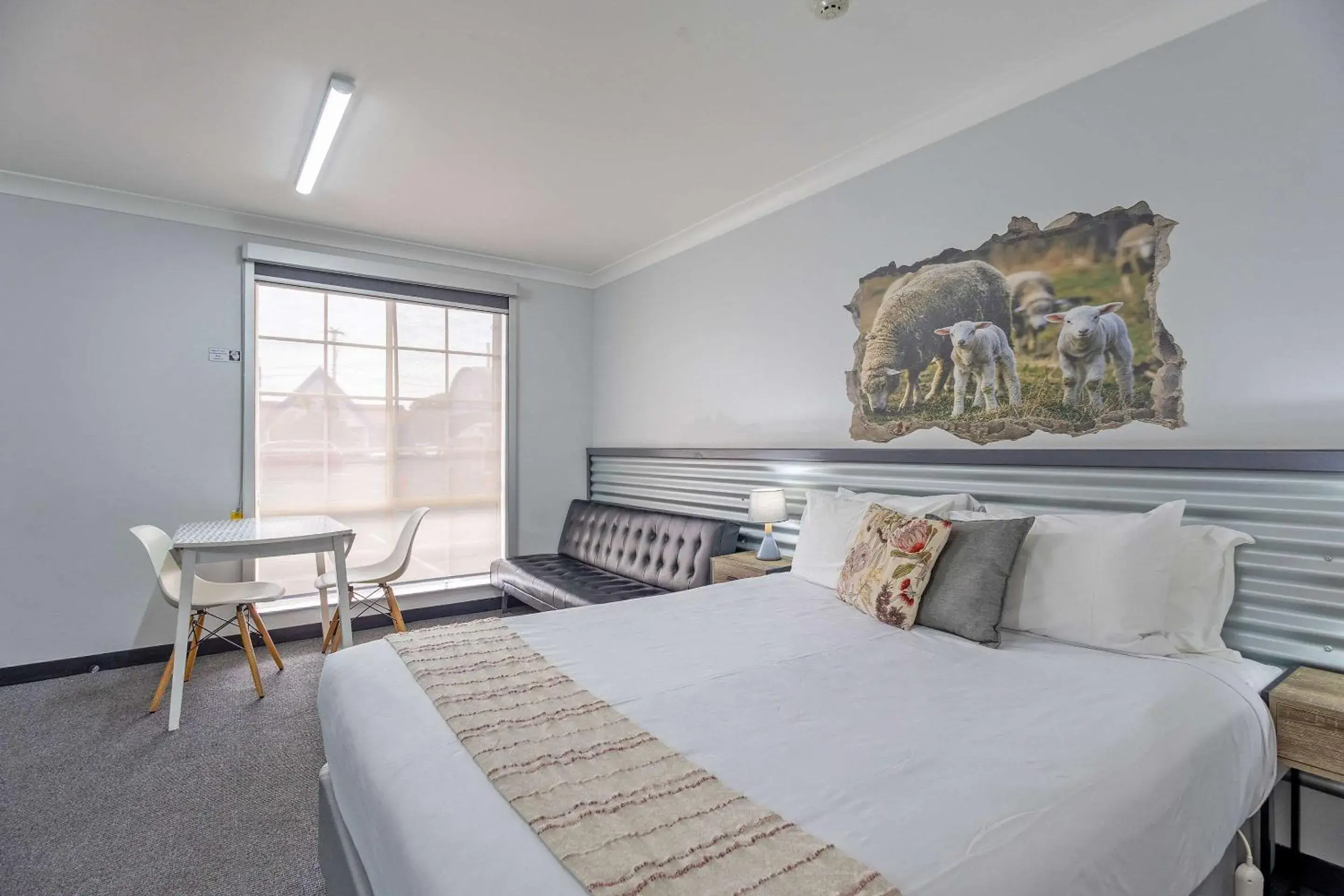 Quadruple Room - Non Smoking/Ground floor/Exterior Hall in Shearing Shed Motor Inn Quadruple Room - Non Smoking/Ground floor/Exterior Hall in Shearing Shed Motor Inn