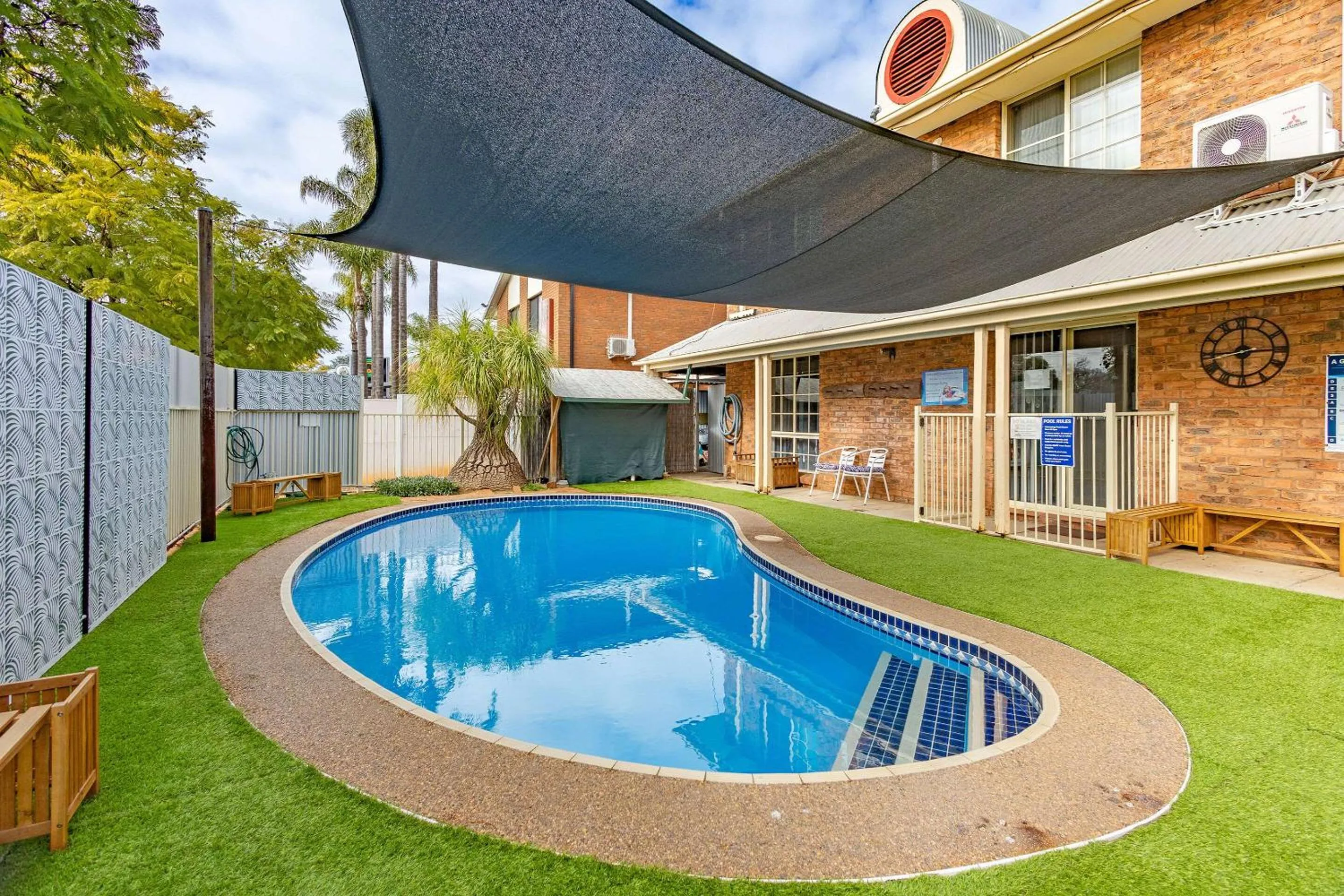 Swimming pool in Shearing Shed Motor Inn