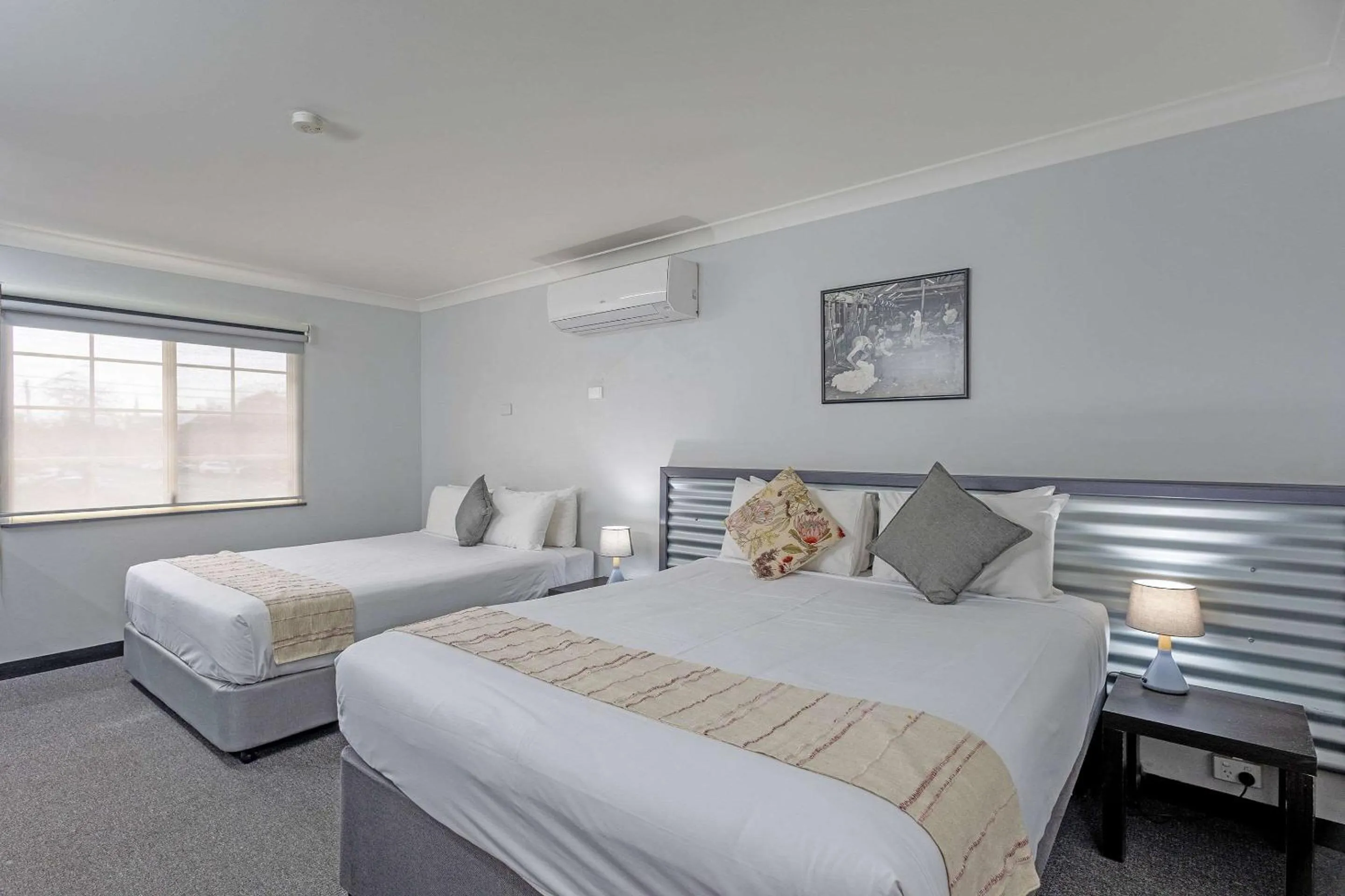 Bedroom, Bed in Shearing Shed Motor Inn
