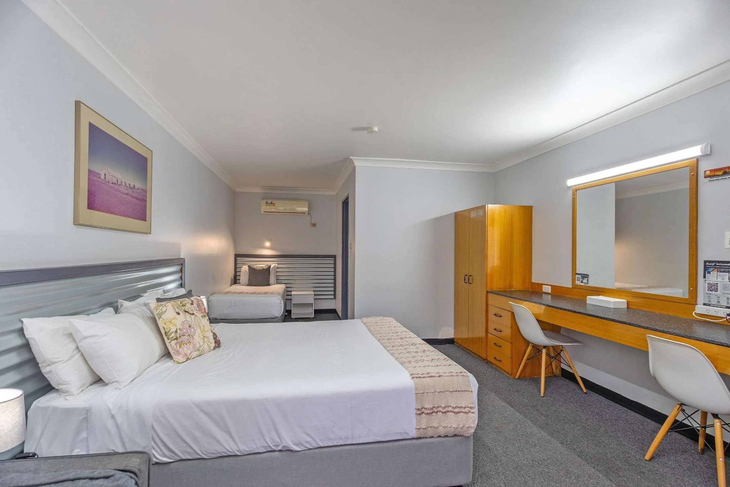 Bedroom, Bed in Shearing Shed Motor Inn