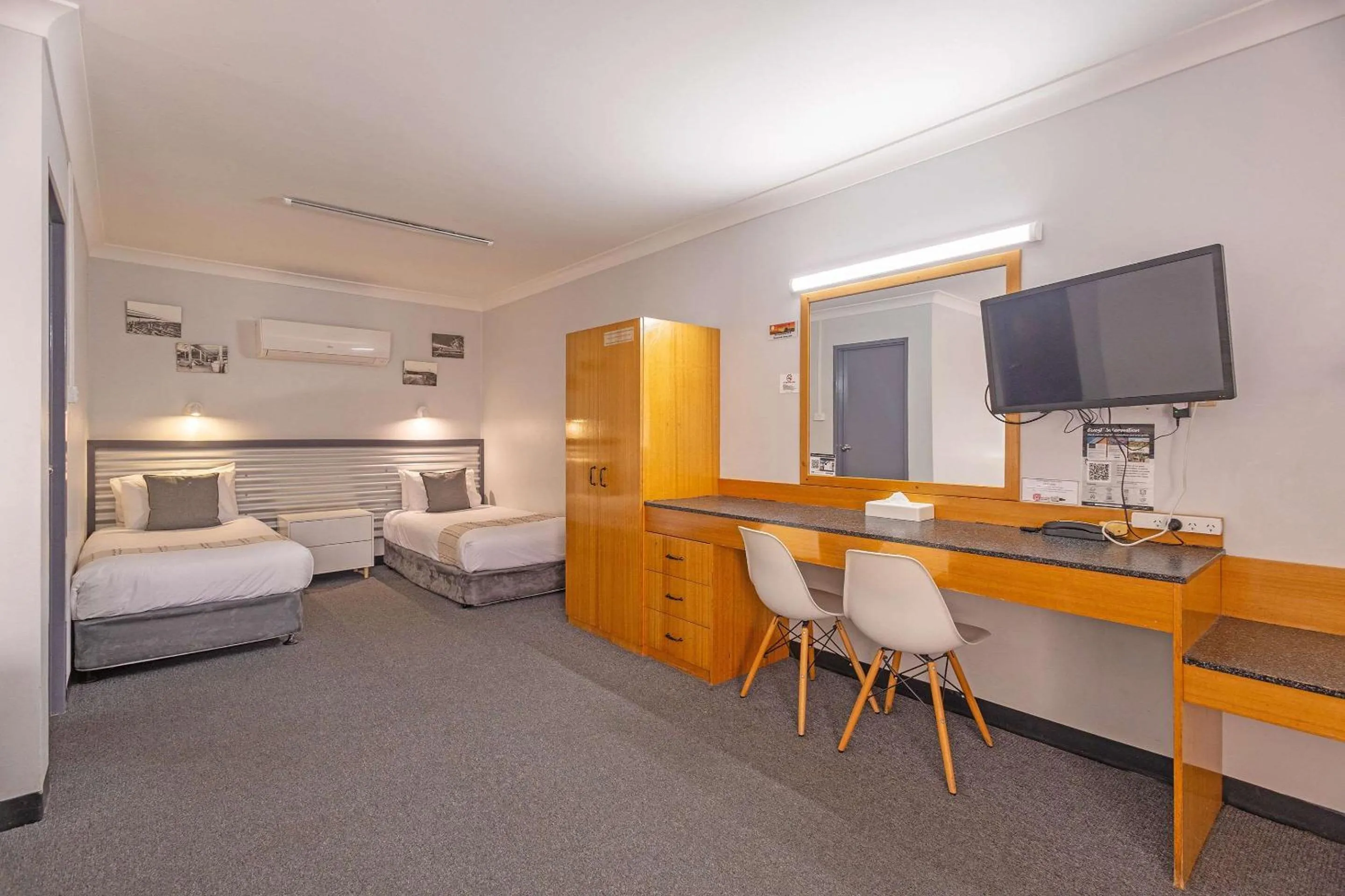 Bedroom, Bed in Shearing Shed Motor Inn