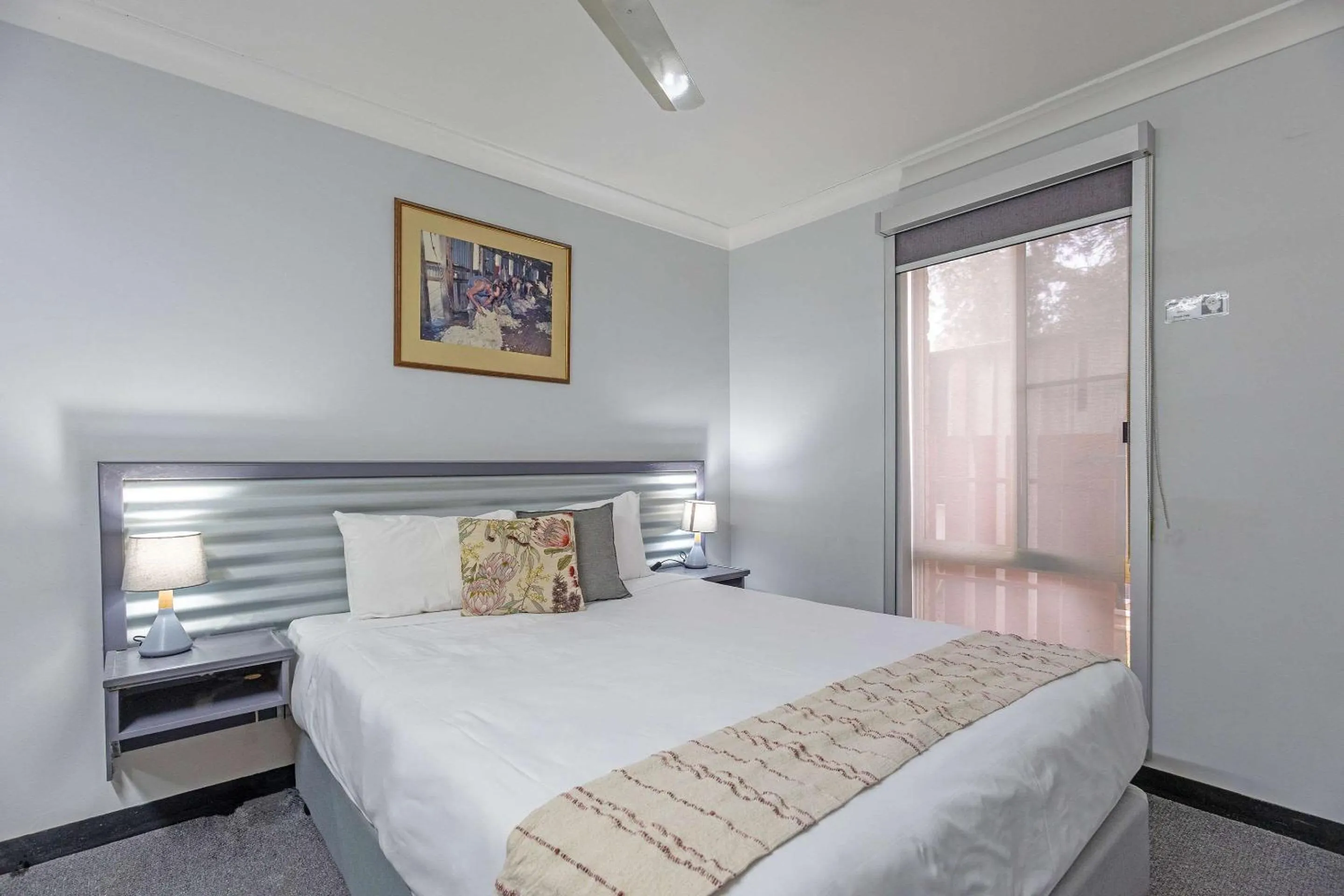 Bedroom, Bed in Shearing Shed Motor Inn