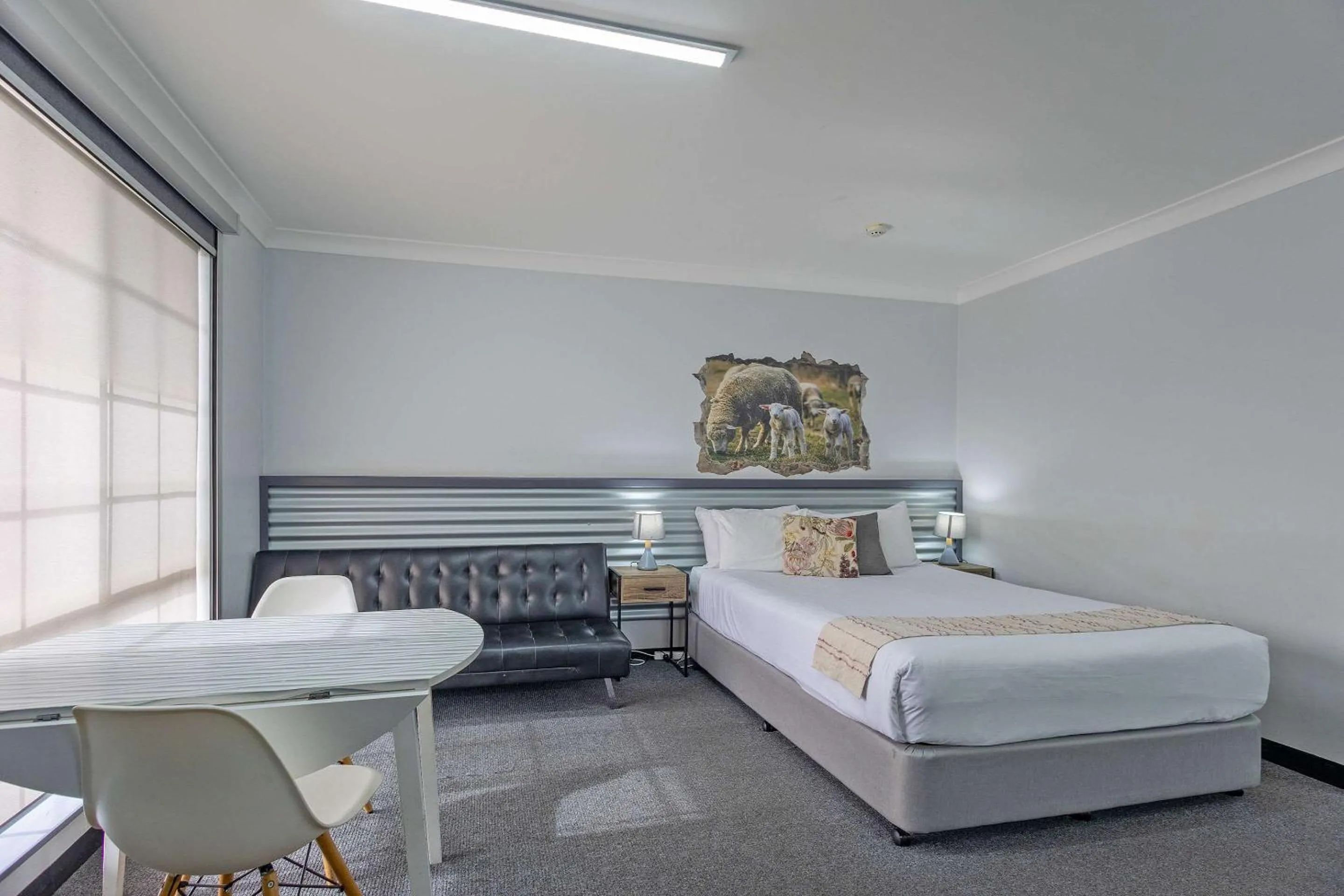 Bedroom, Bed in Shearing Shed Motor Inn