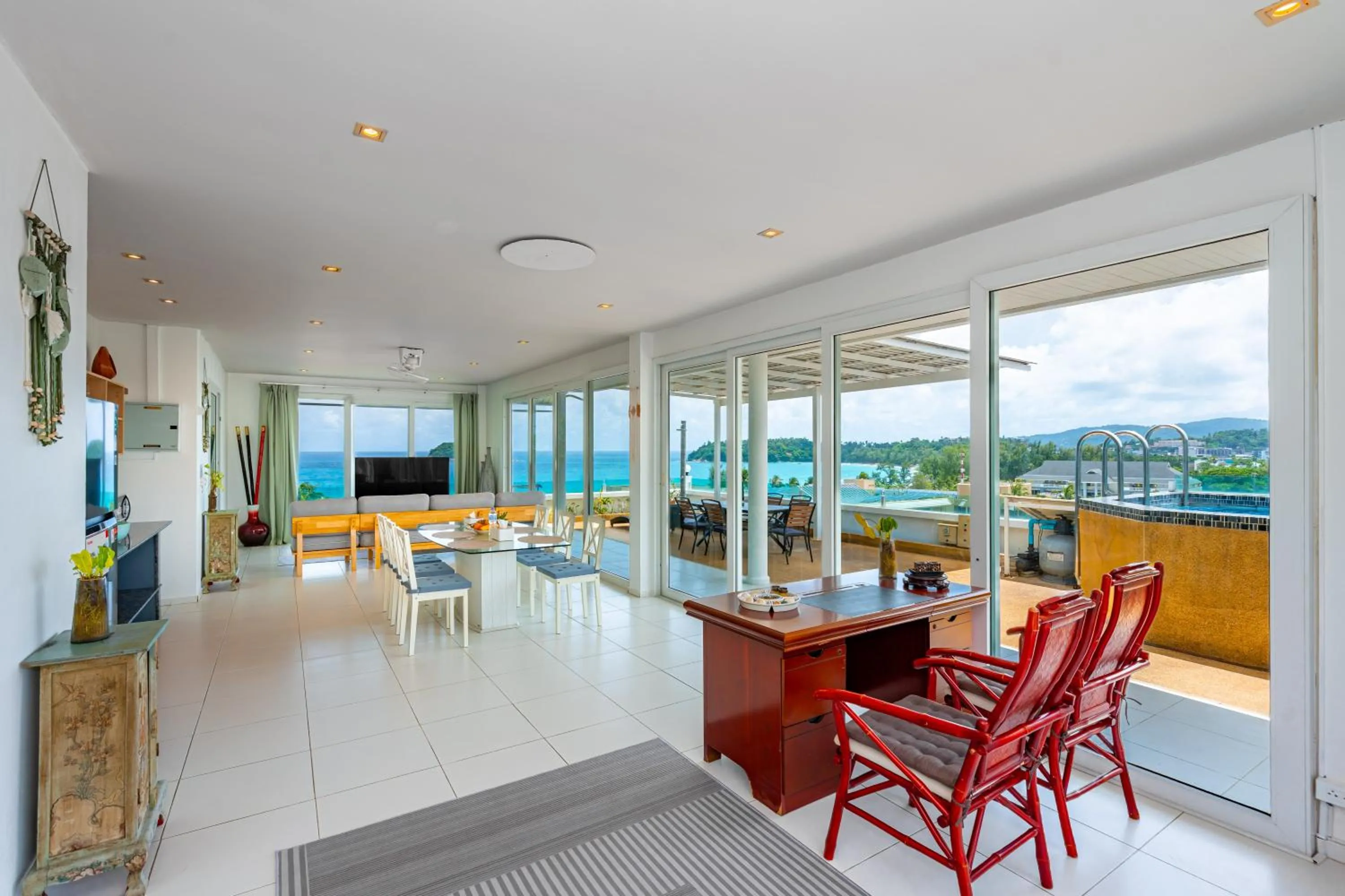 Living room in Kata Hill Sea View Hotel