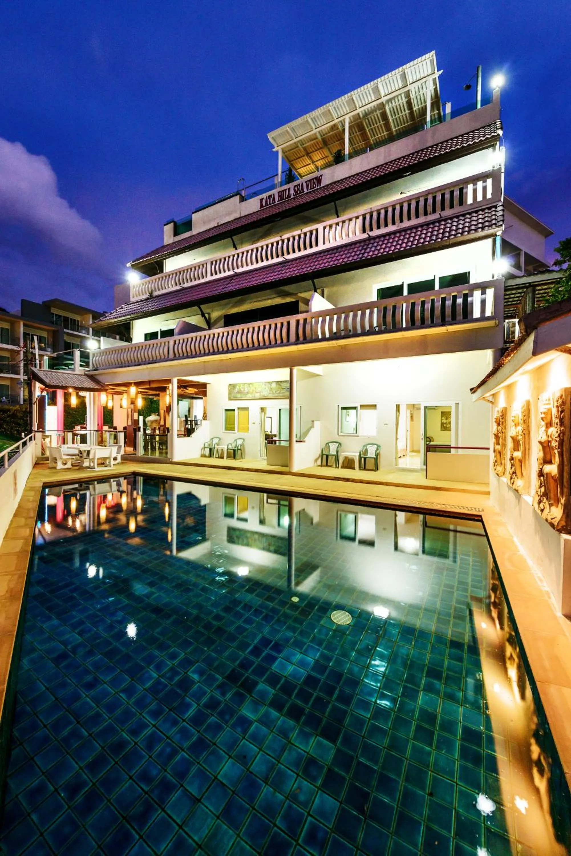 Kata Hill Sea View Hotel