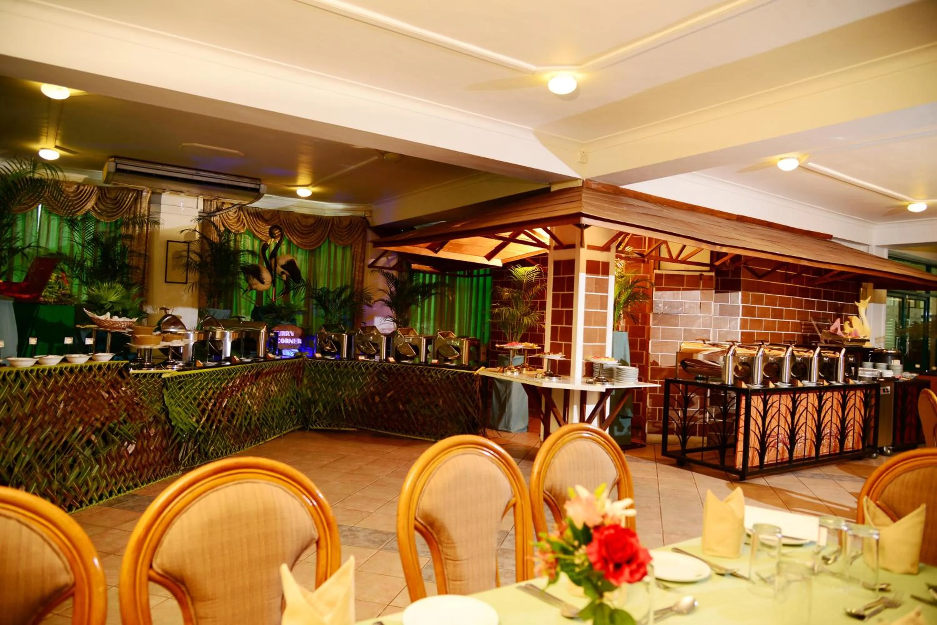 Restaurant/places to eat in The Royal Mall