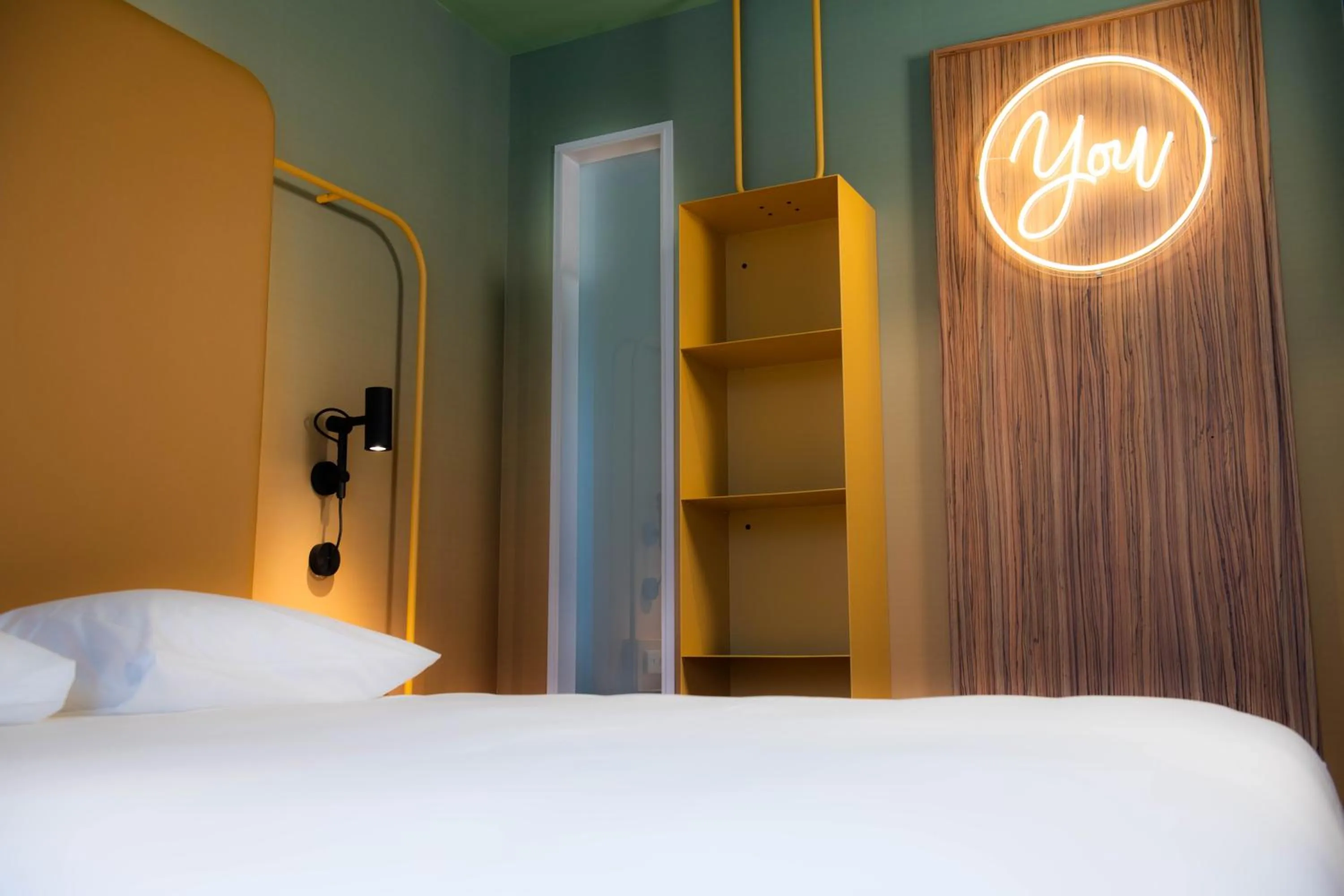 Bedroom, Bed in You Hotel Deauville - Handwritten Collection