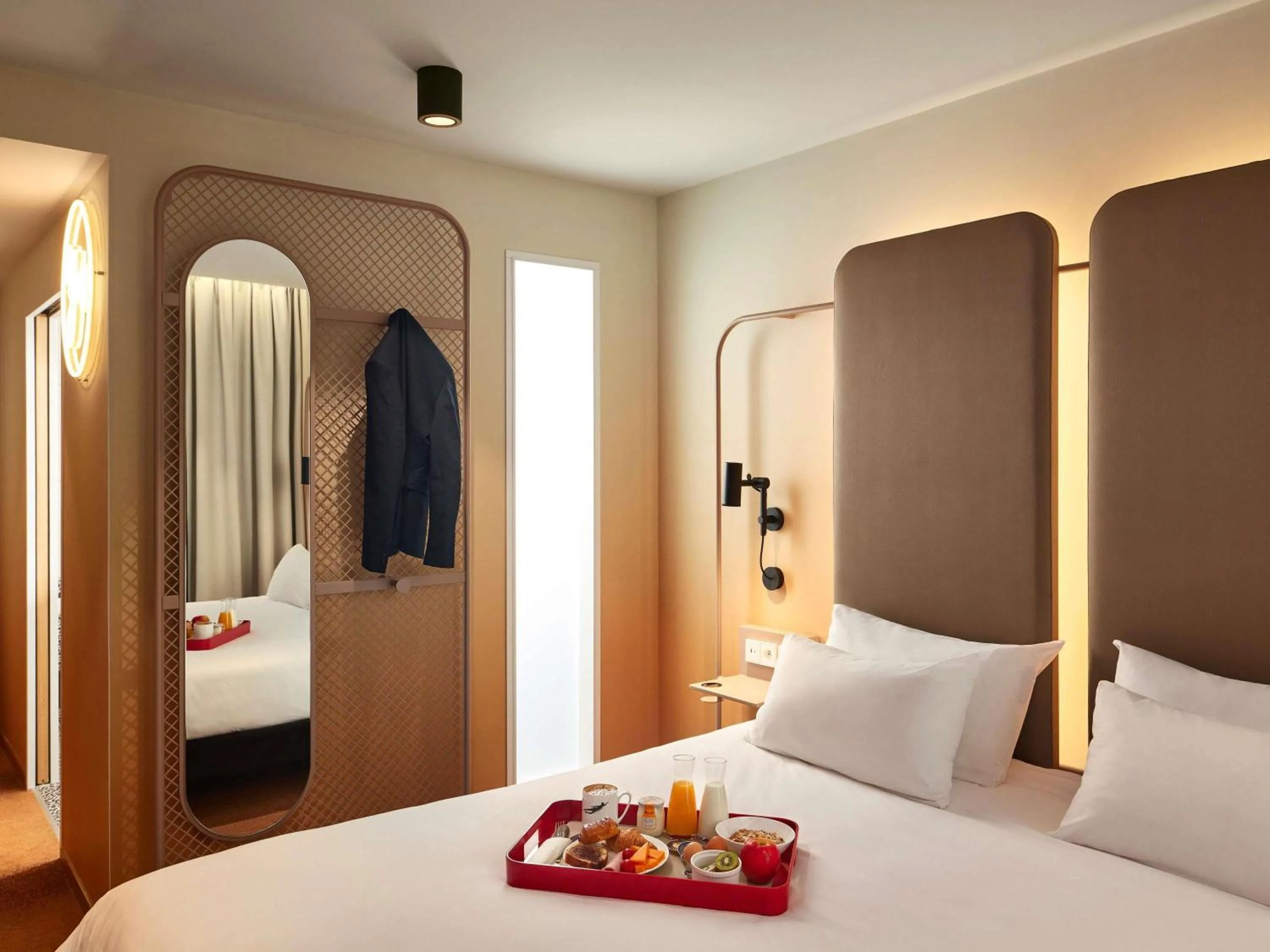 Bedroom, Bed in You Hotel Deauville - Handwritten Collection