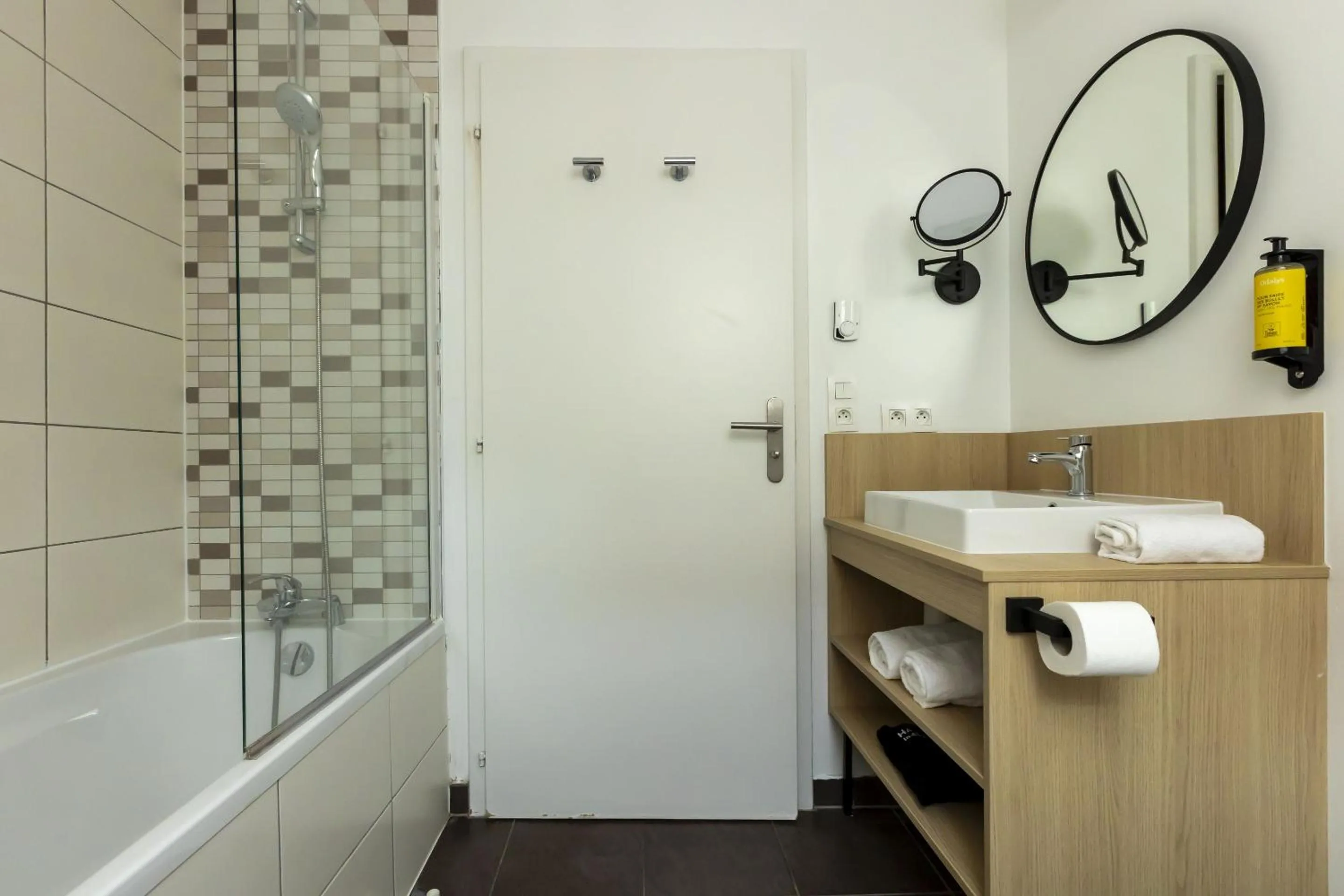 Bathroom in Appart Hotel Odalys City Strasbourg Green Marsh