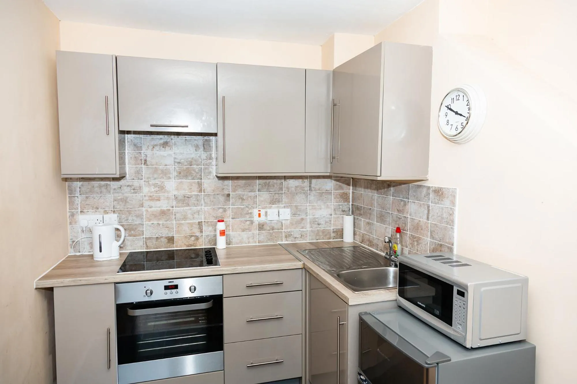 Kitchen or kitchenette in Tyne Apartments