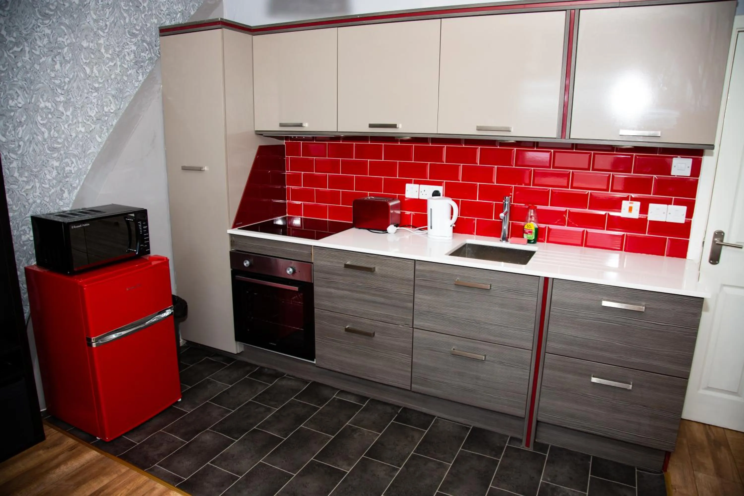 Kitchen or kitchenette in Tyne Apartments