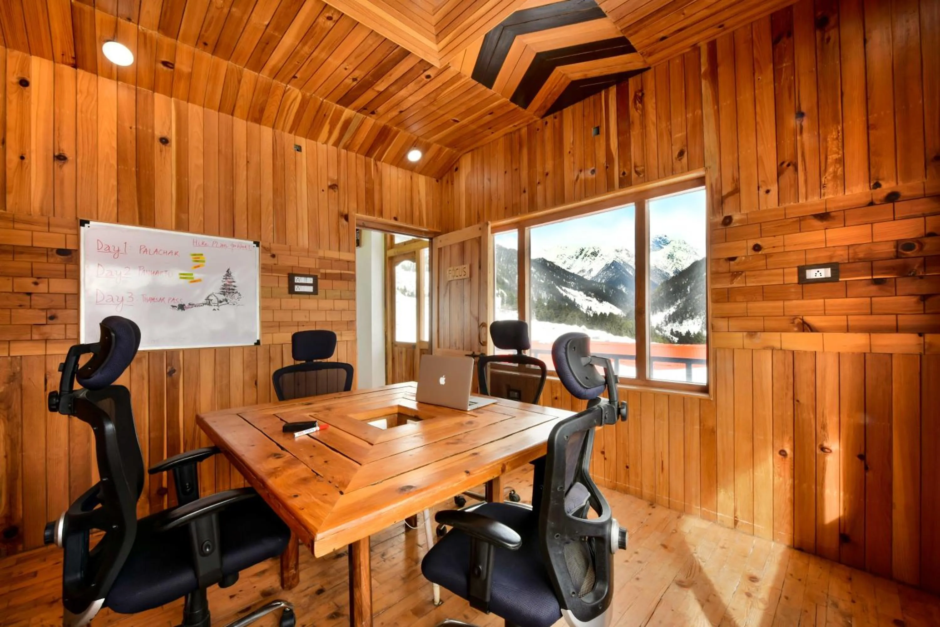 Living room in Zostel Rajgundha