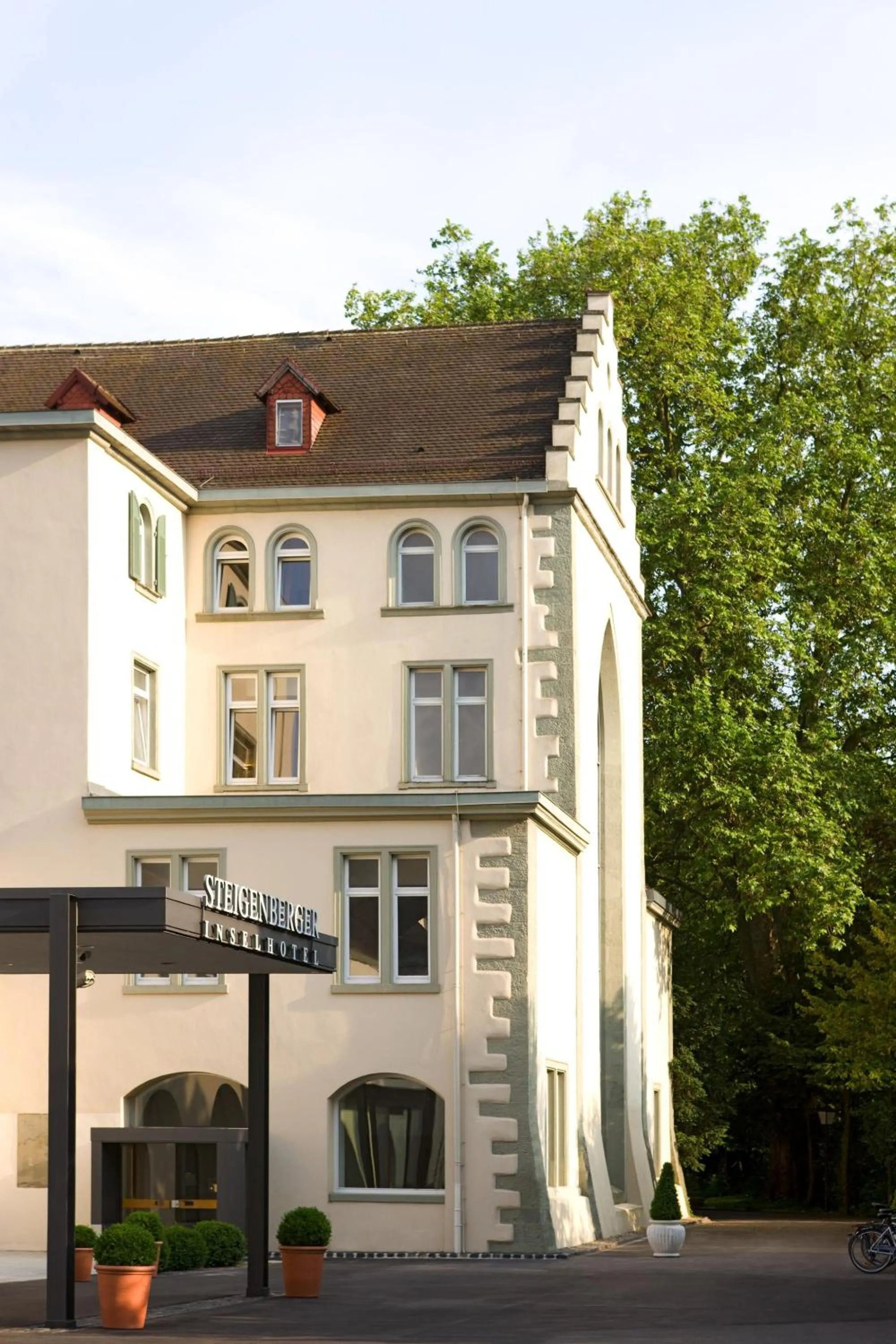Property building in Steigenberger Inselhotel