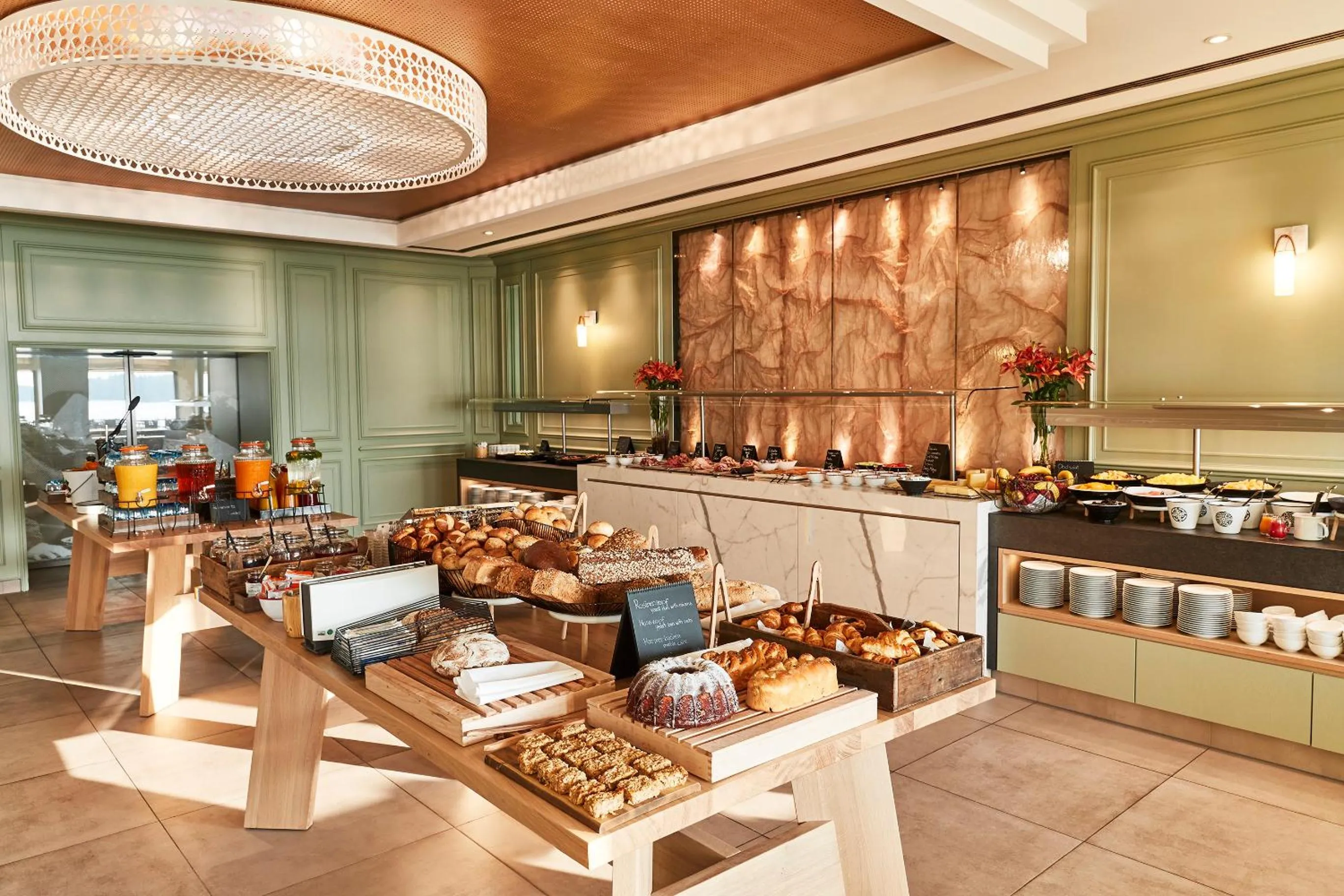 Buffet breakfast in Steigenberger Inselhotel