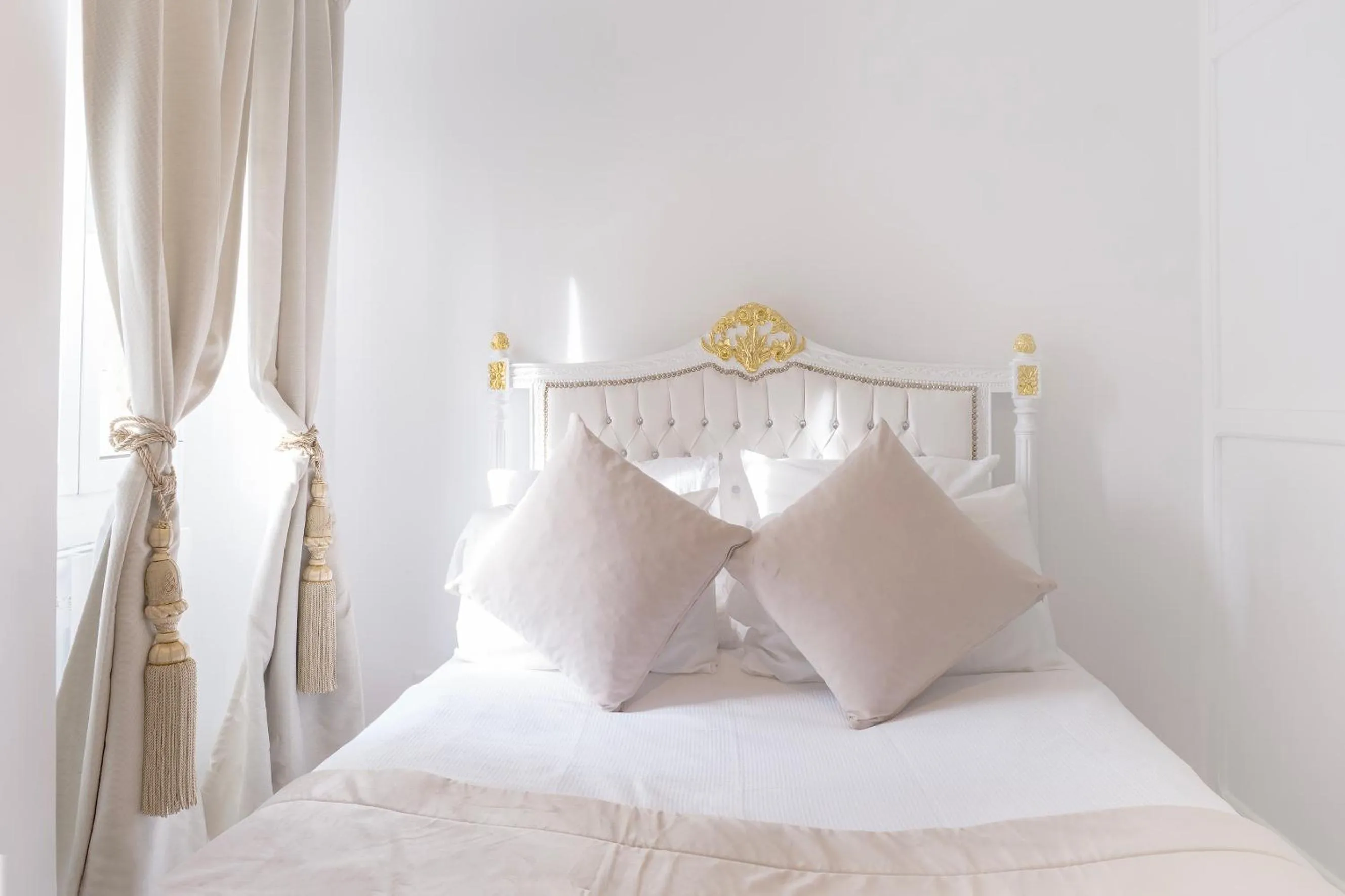 Bed in Château de Tressé